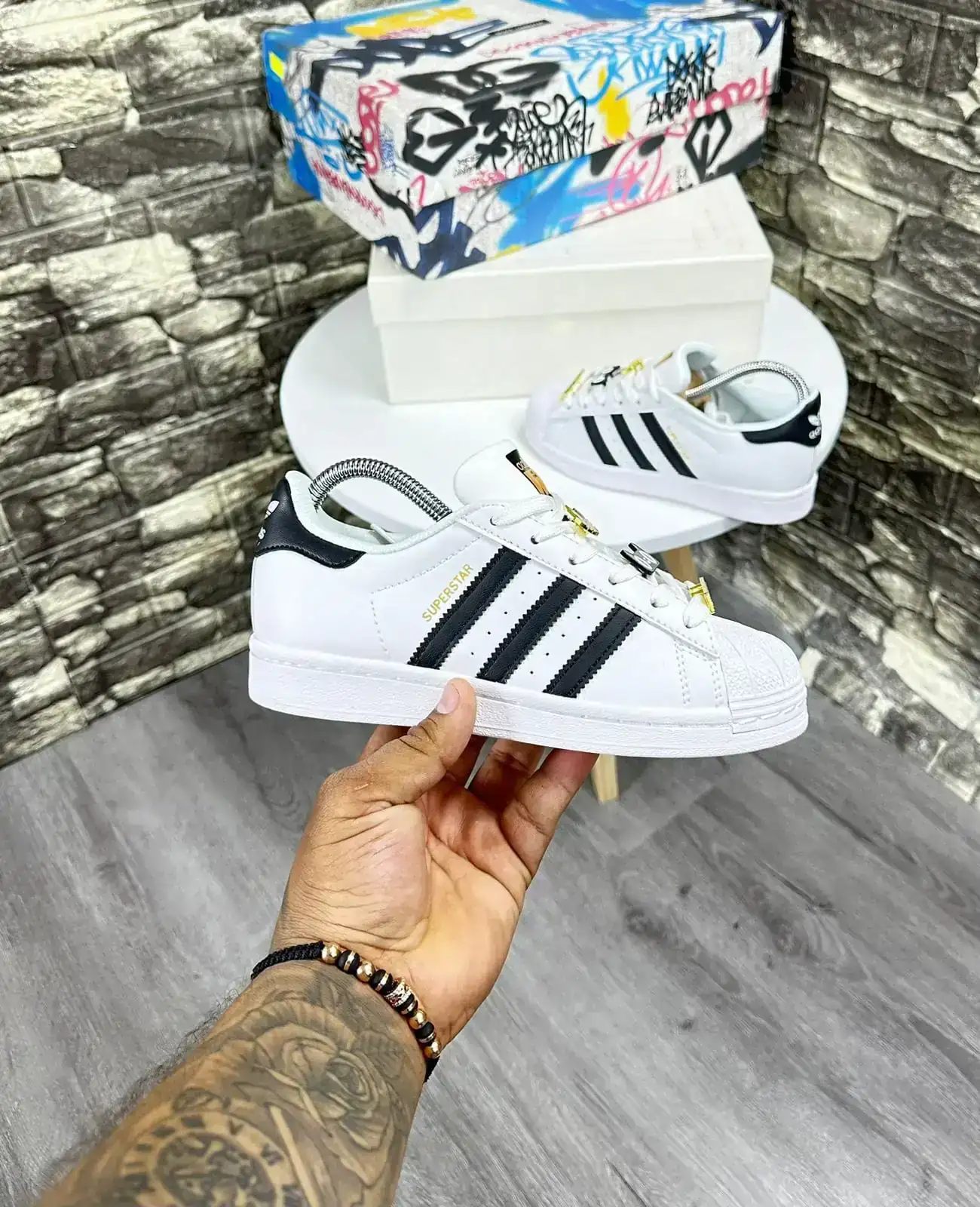 SUPERSTAR 