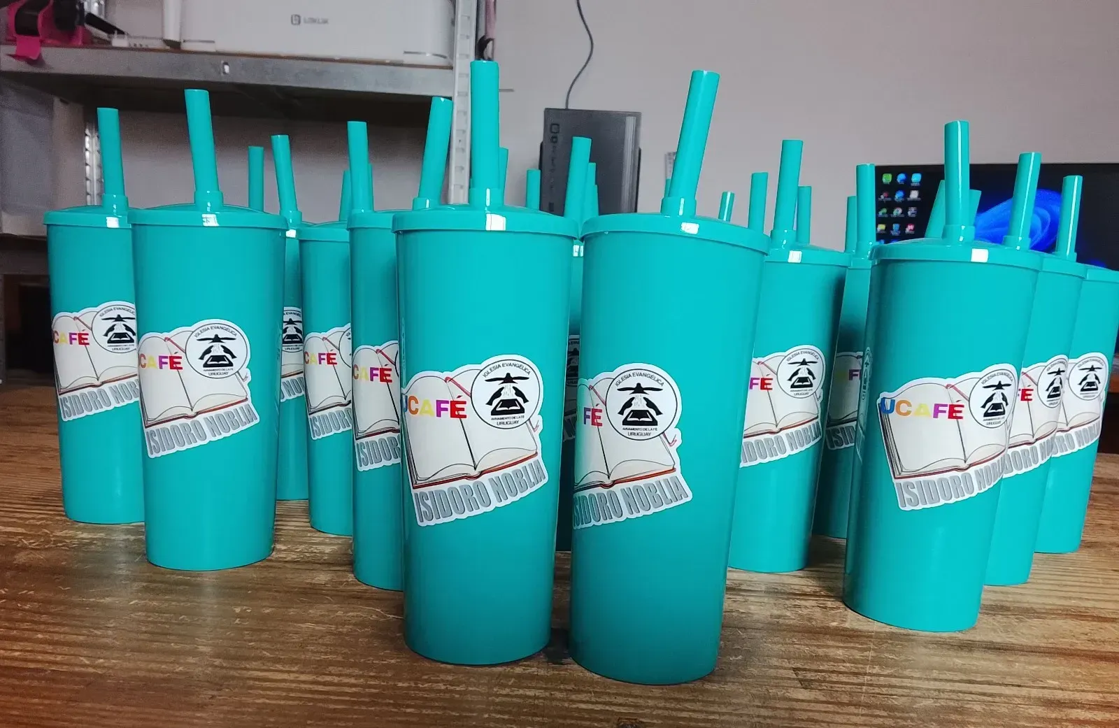 Vasos con tapa y sorbito pack por 20 unidades  2