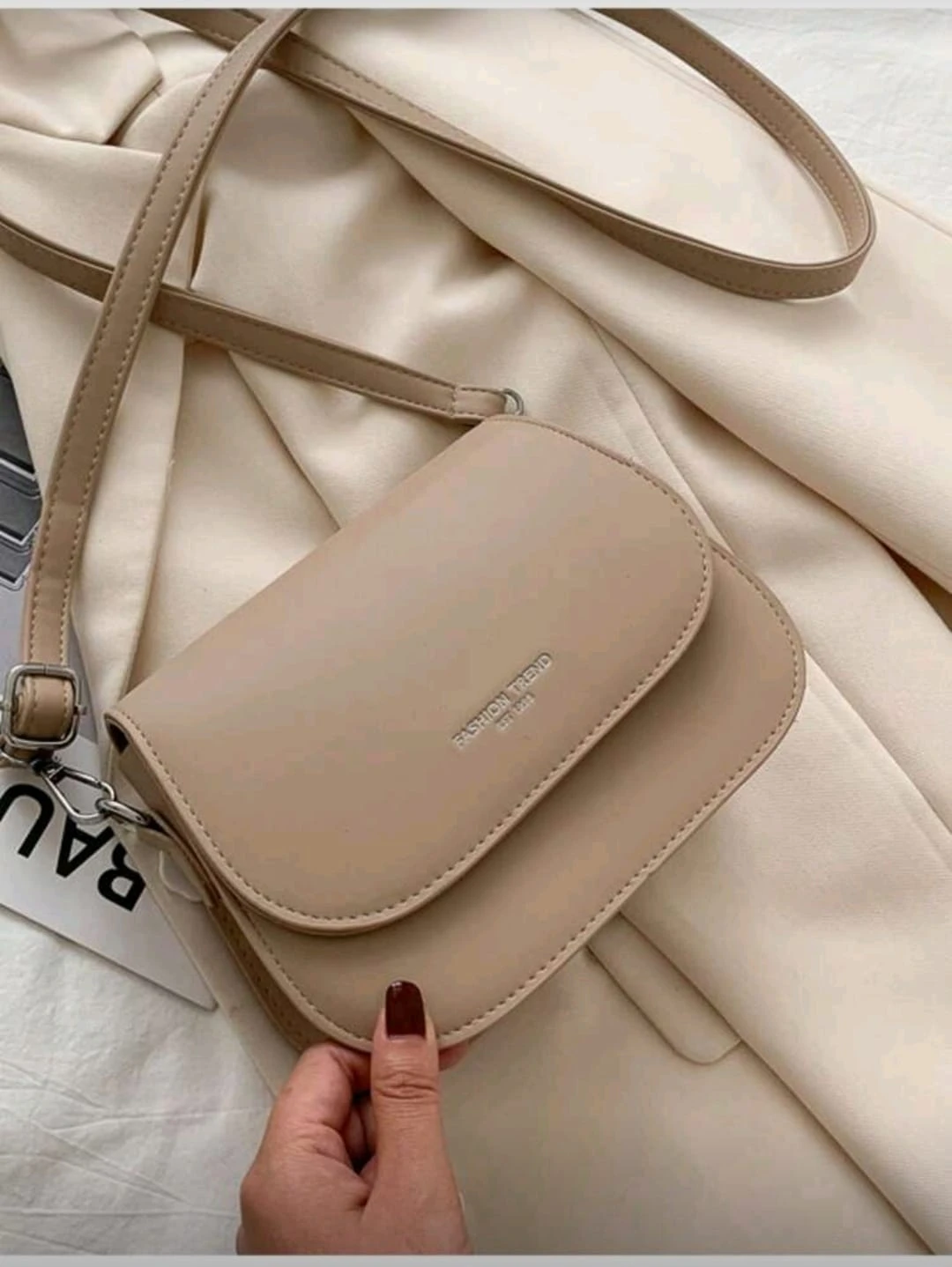 Bolso de piel sintética beige  2
