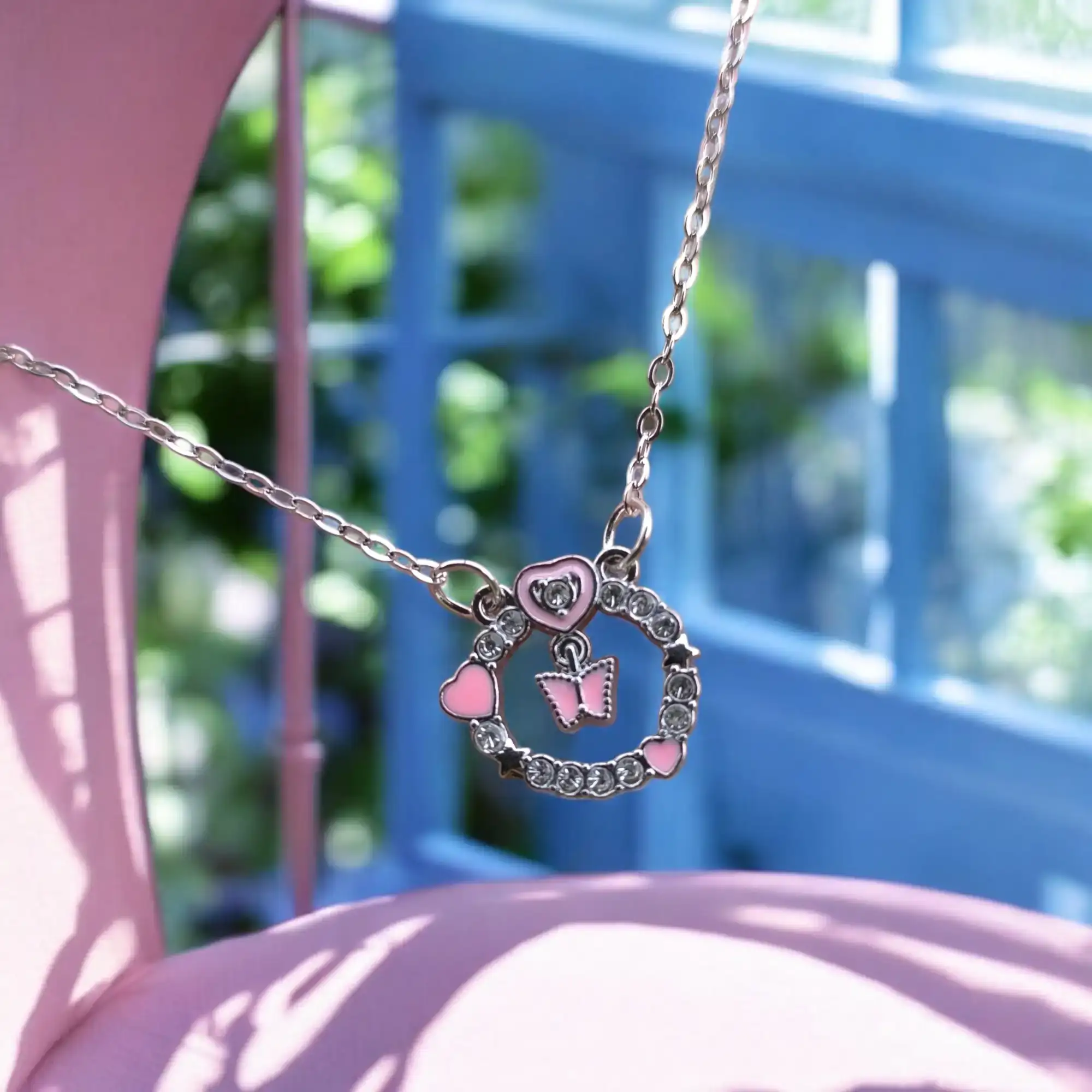 Círculo rosa con mariposa 4