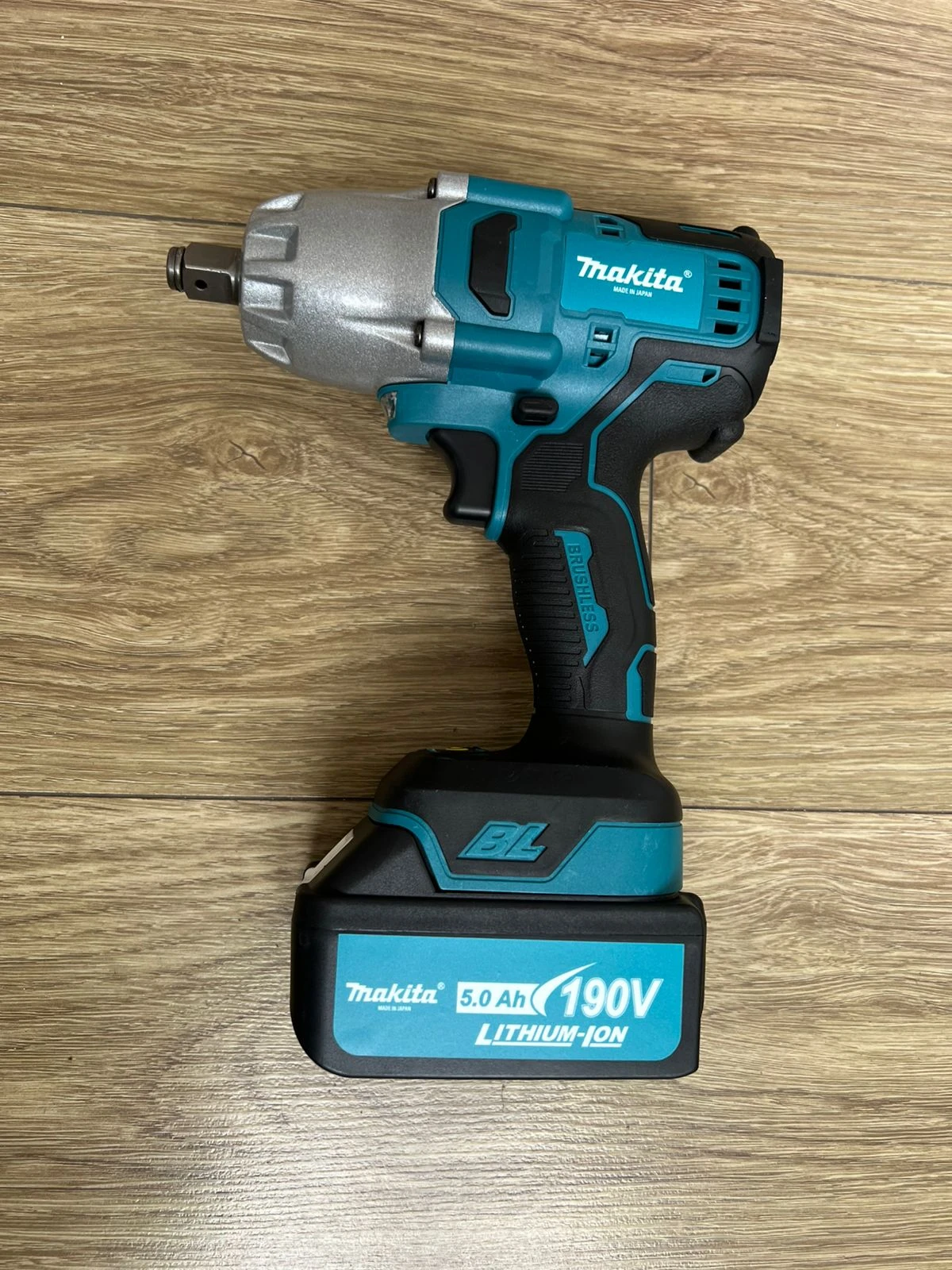 Llave impacto 190v con mandril makita 2