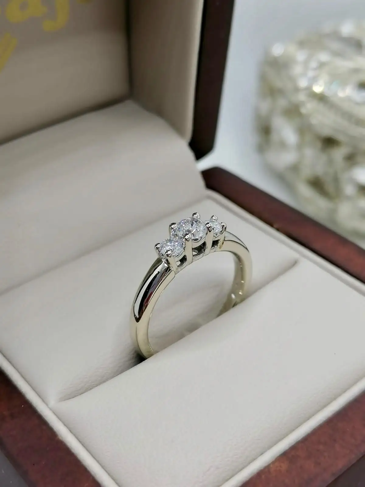 Anillo 3 piedras 