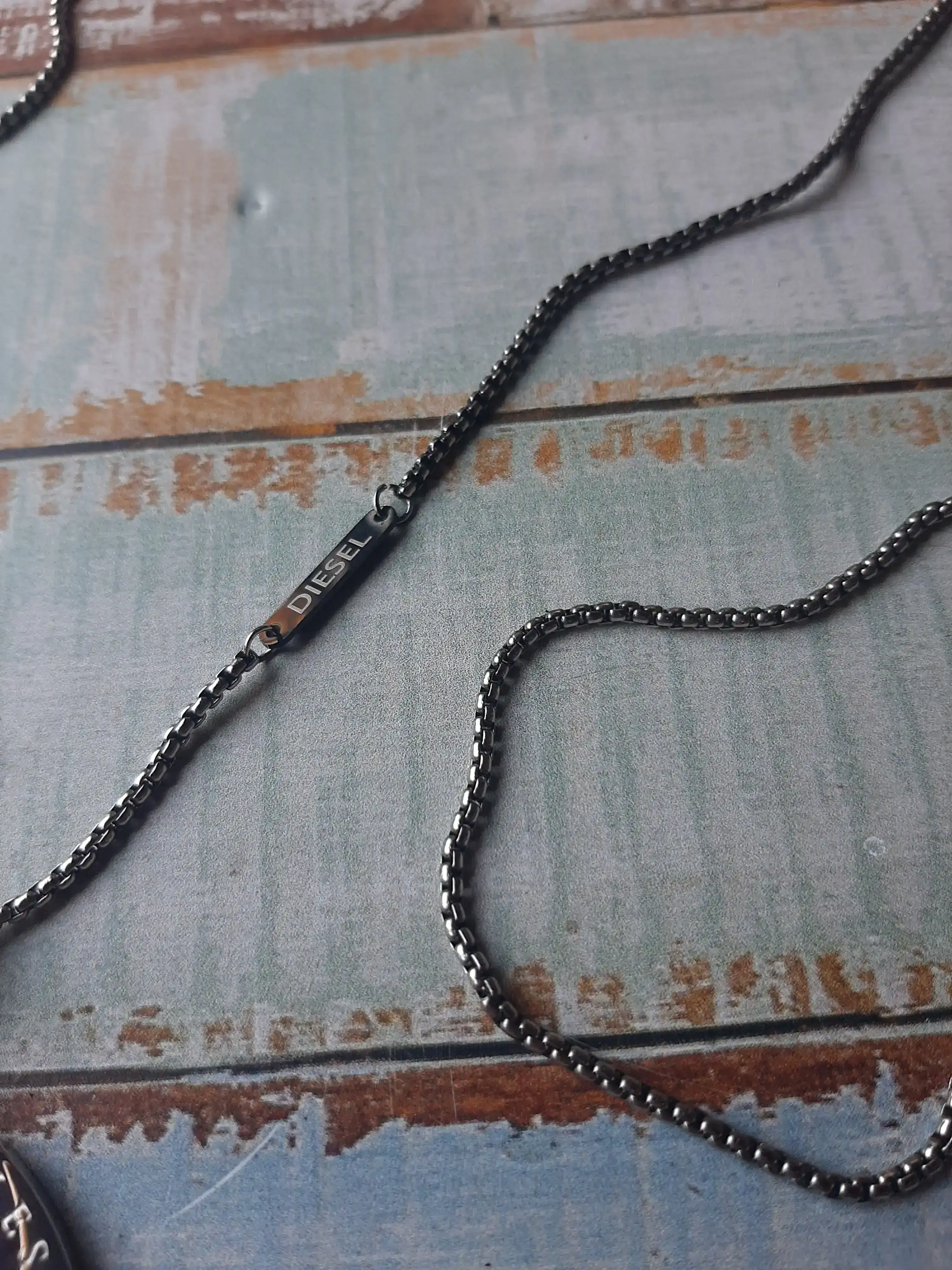 Cadena y pulsera Diesel 2
