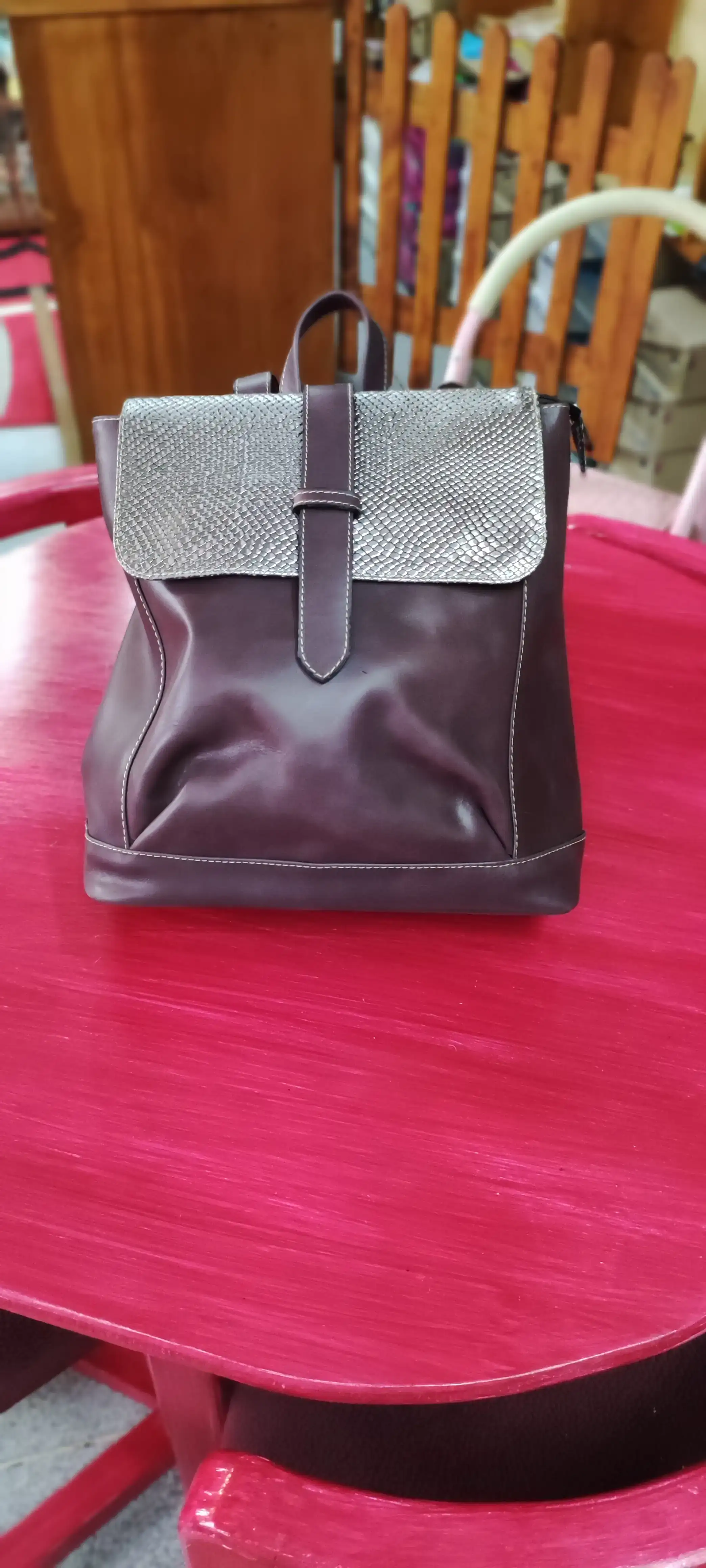 Mochila aleta plateada