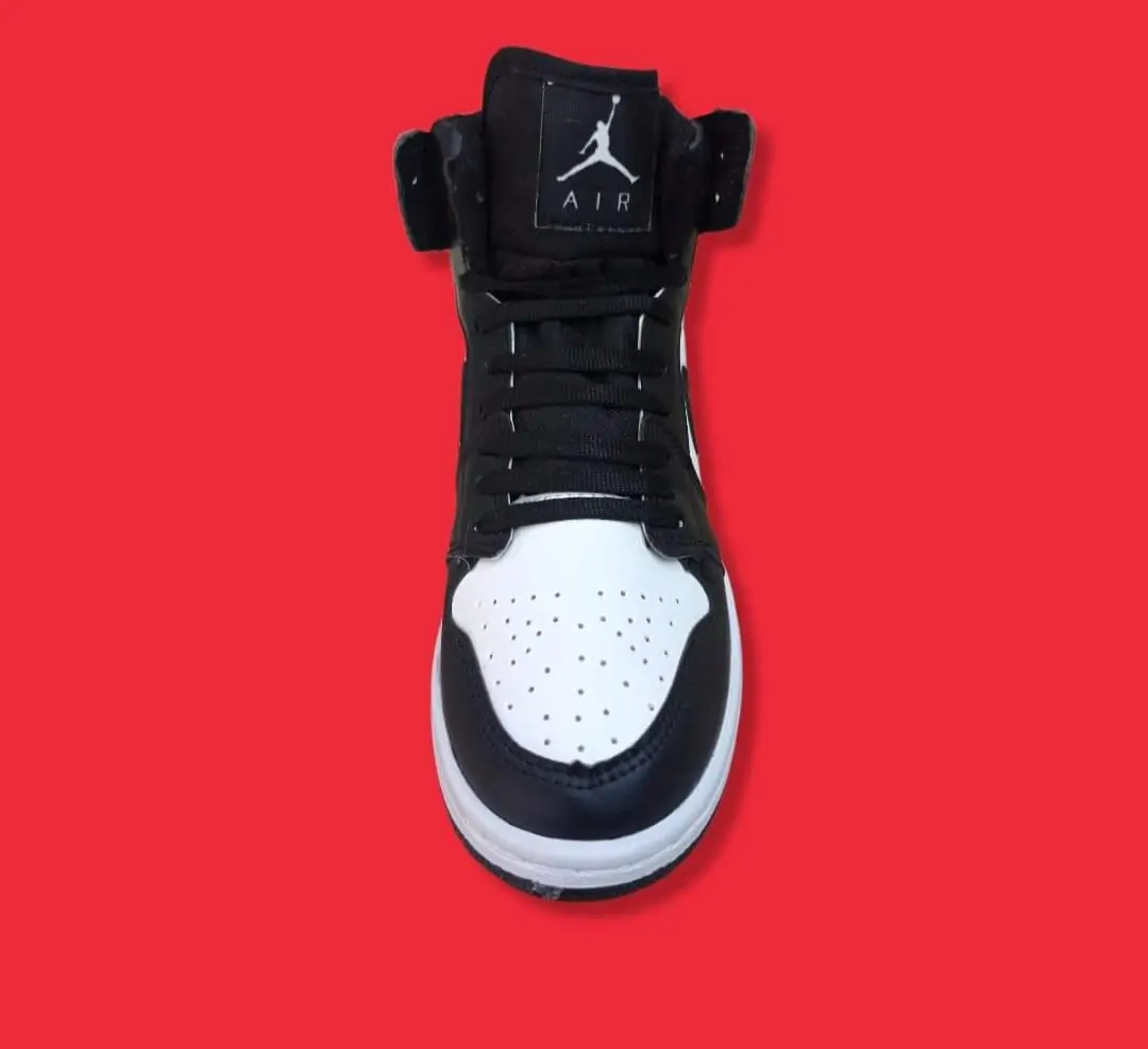 Adidas tipo Jordan, azul y negro.  3