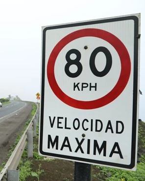 Señal vial 90x60cm - Fibra de vidrio 2