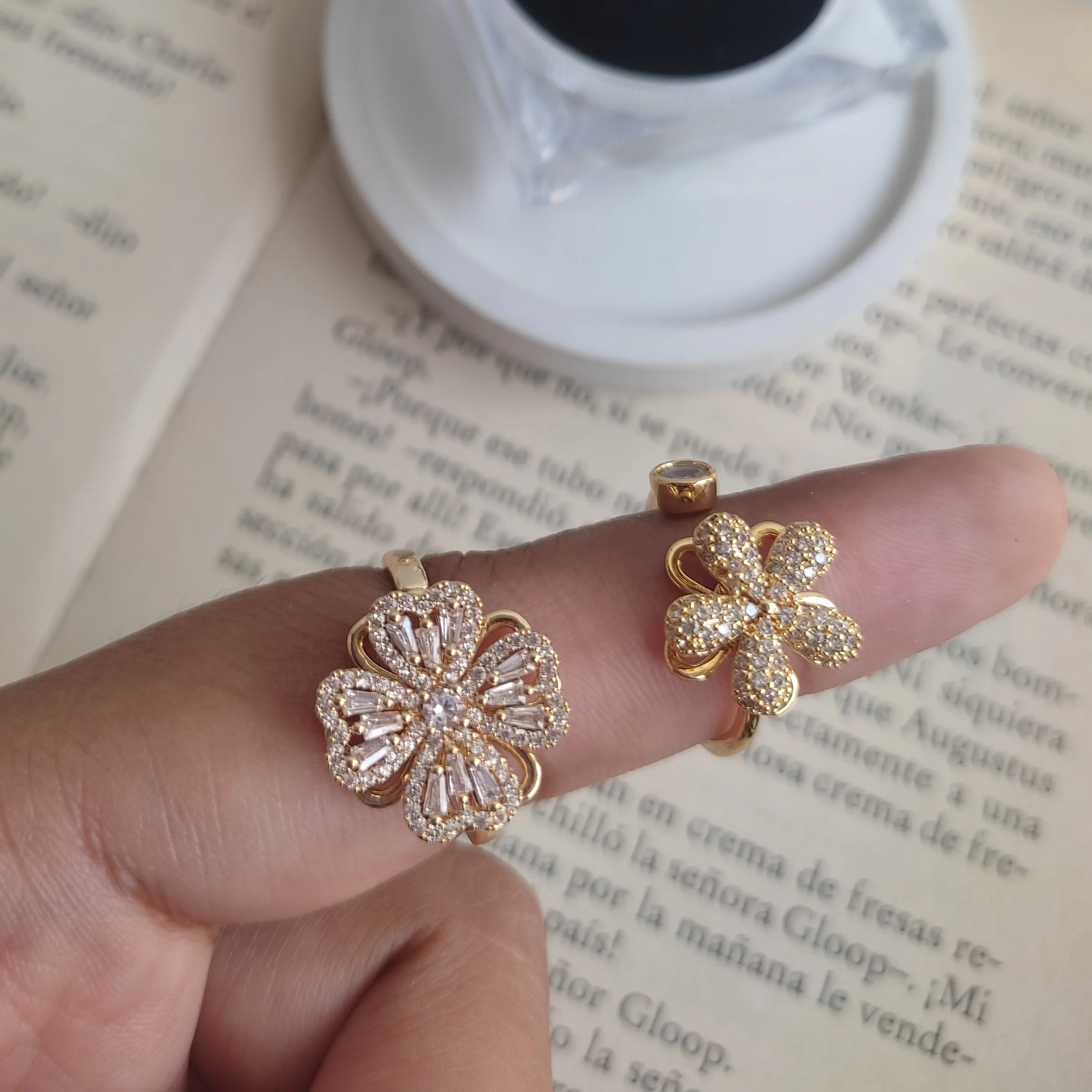 ANILLO AJUSTABLE ANTIESTRÉS FLORECITA  2