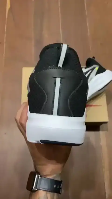 TÊNIS NIKE ZOOM X  4