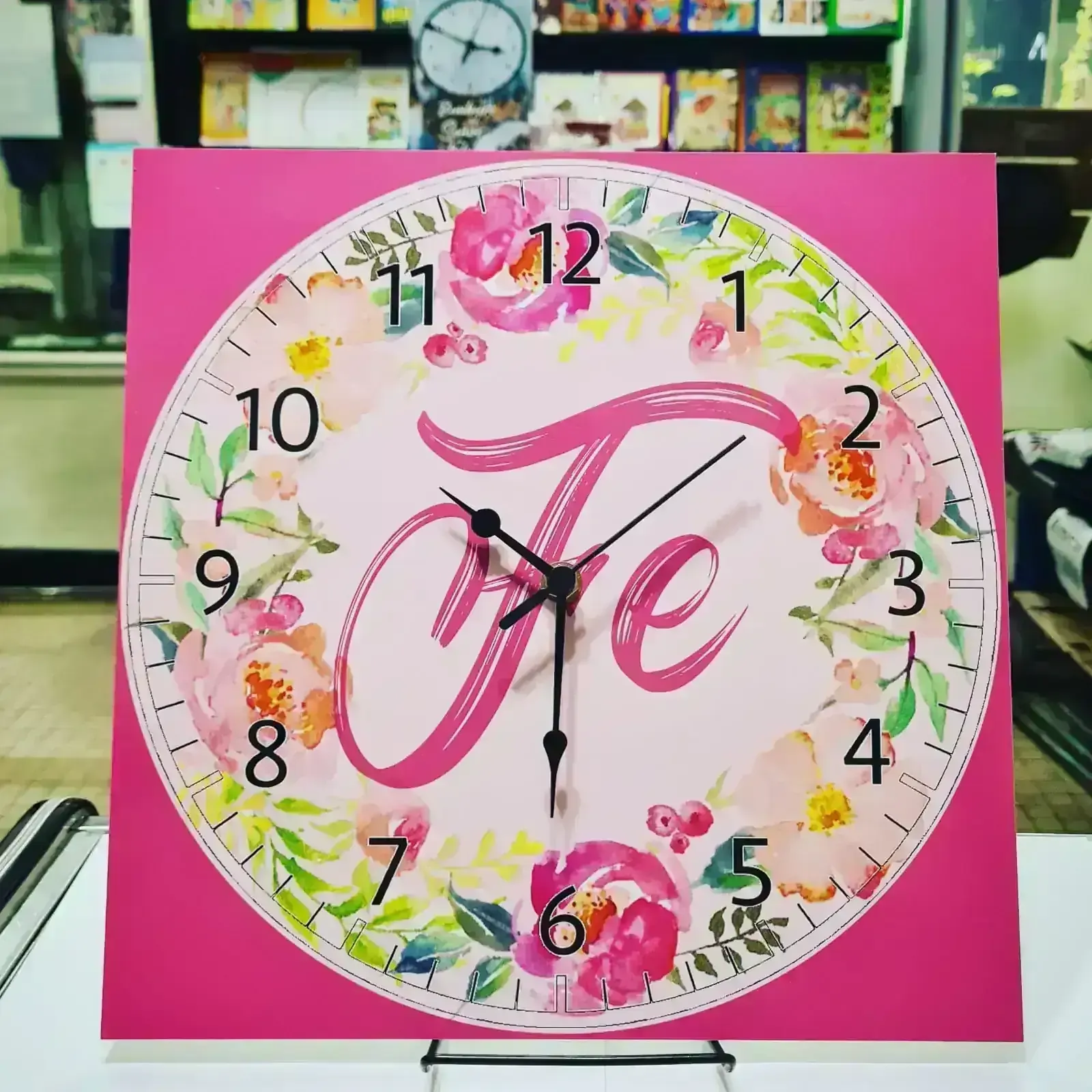 Reloj cuadrado de pared. R111
