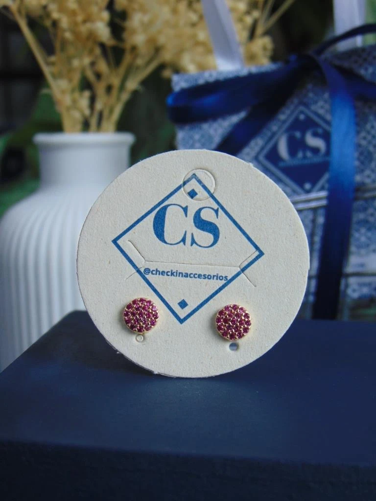TOPO RODIO DOR BOTON MICROCIRCONES FUCSIA