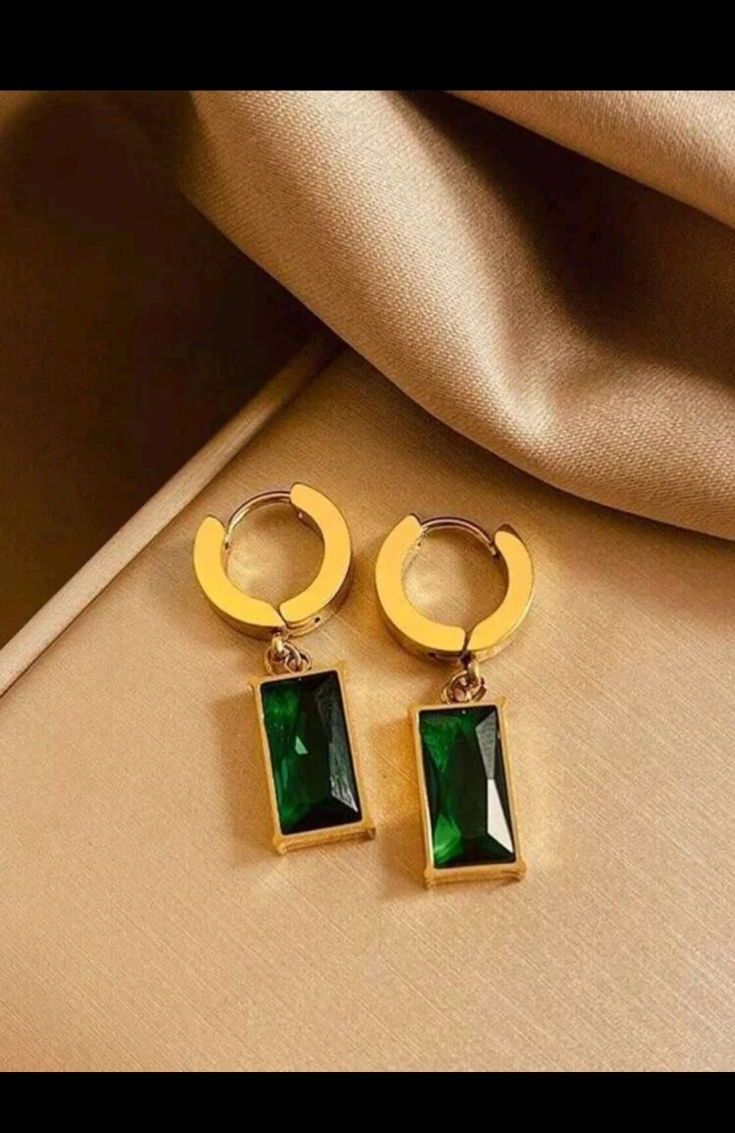 Set de Joyería Esmeralda Vintage - Cadena Plana y Zarcillos en Acero Inoxidable con Baño de Oro 18K 8