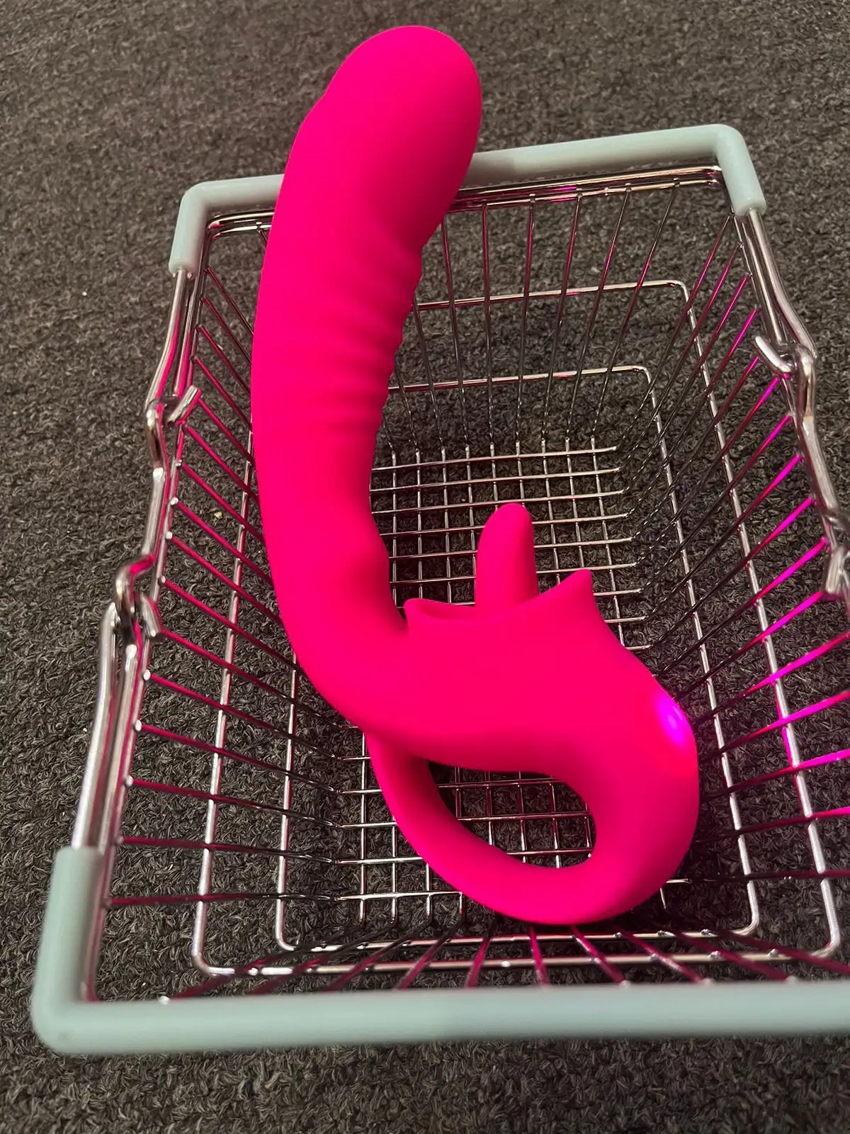 Vibrador mas estimulador clitoral, lengua