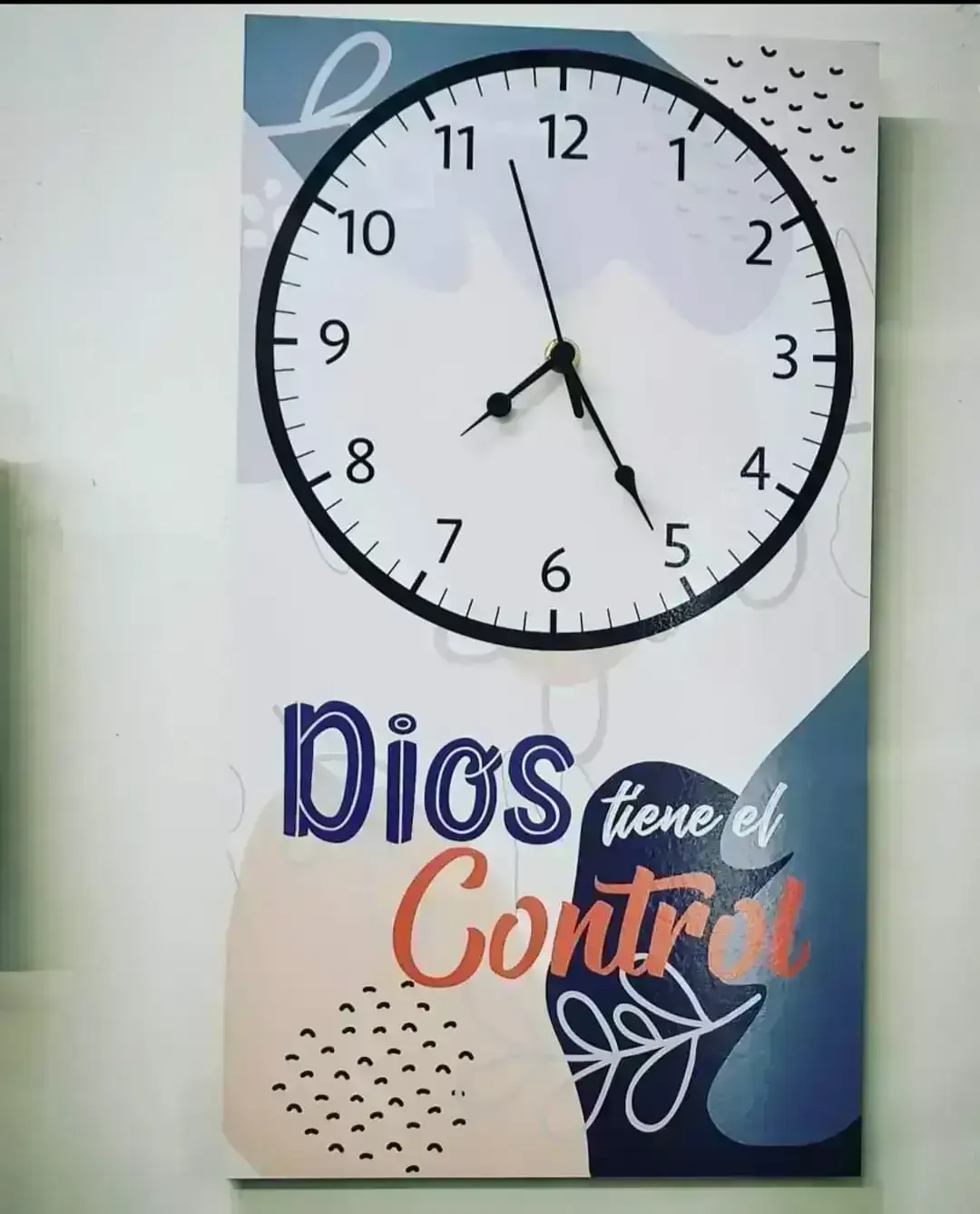 Reloj rectangular grande de pared. R1006
