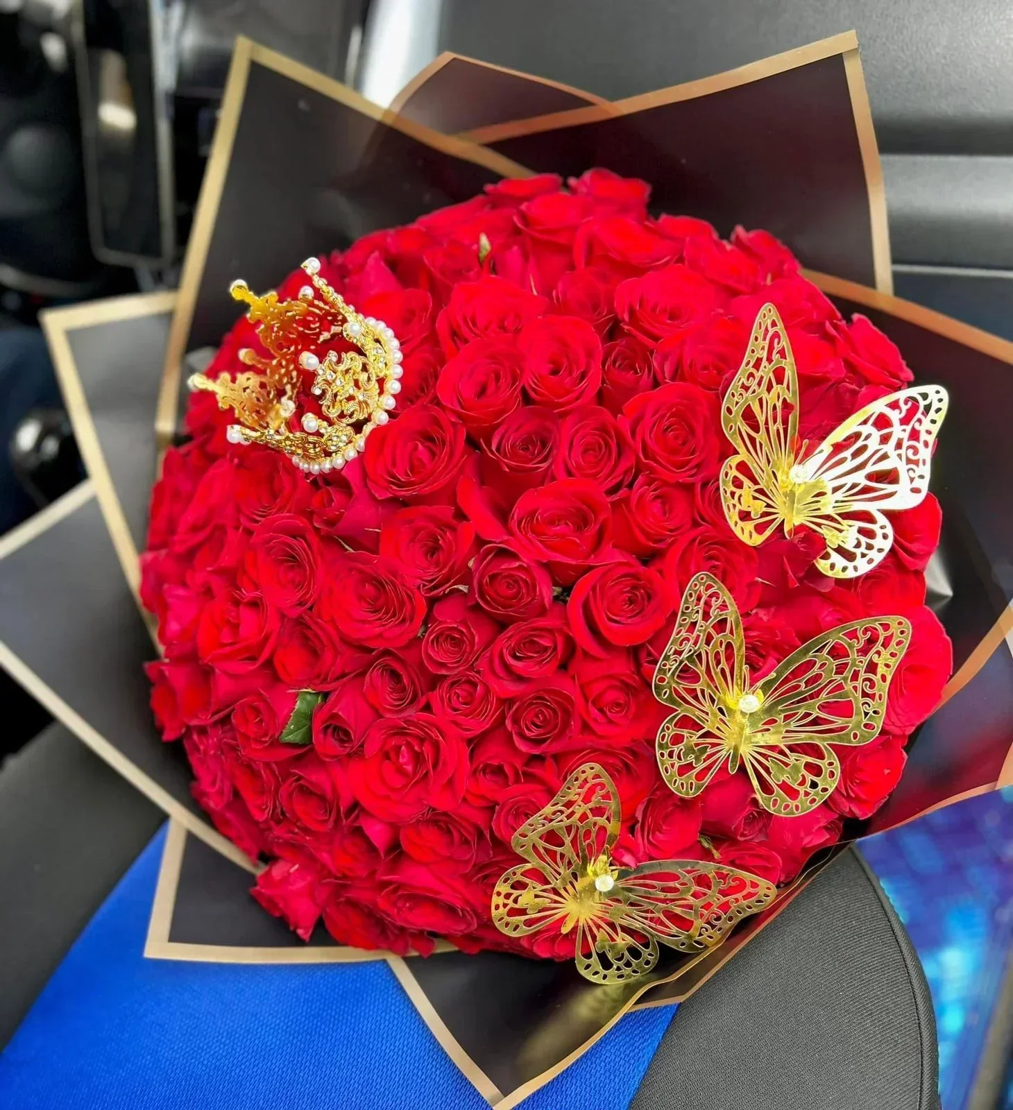 R5 Ramo 100 Rosas y Accesorios 