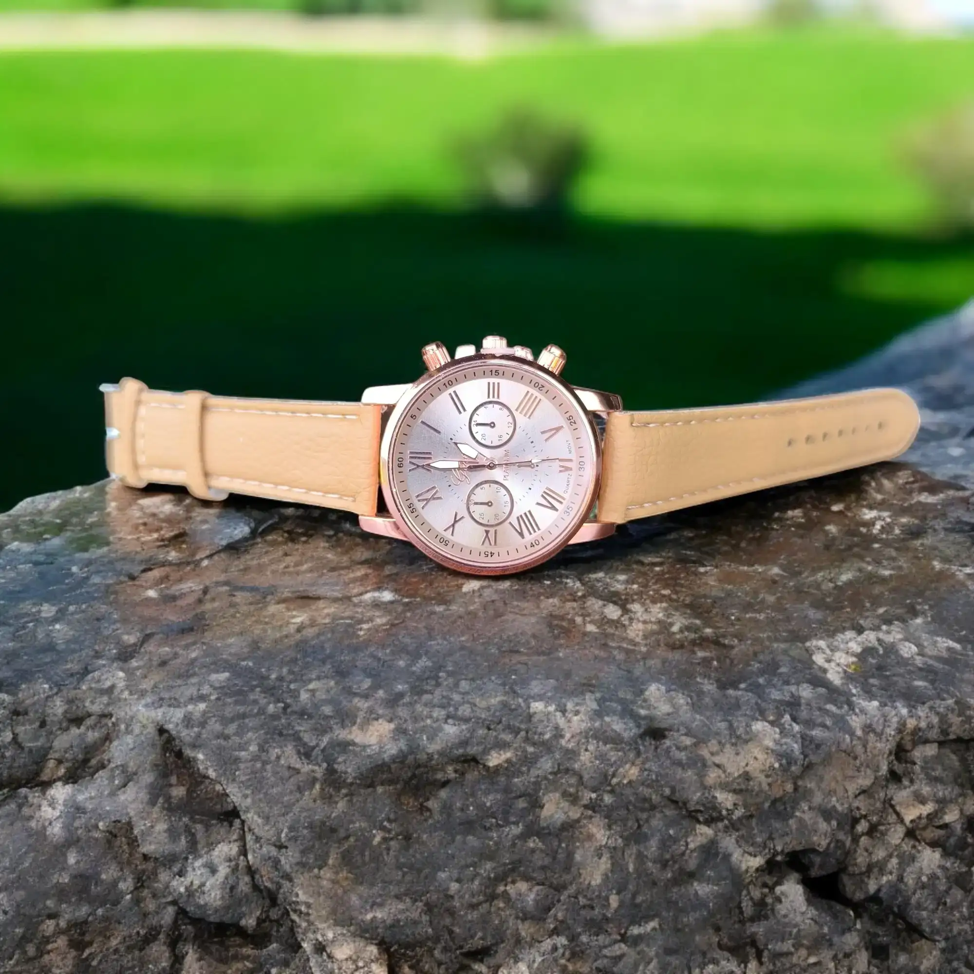 Reloj redondo beige 4