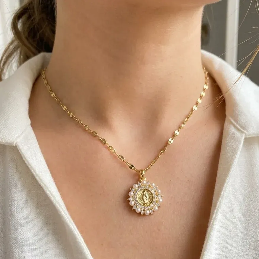 Cadena Y Dije En Acero Con Piedra Circon De Virgen Pequeña Perlas Blancas 4
