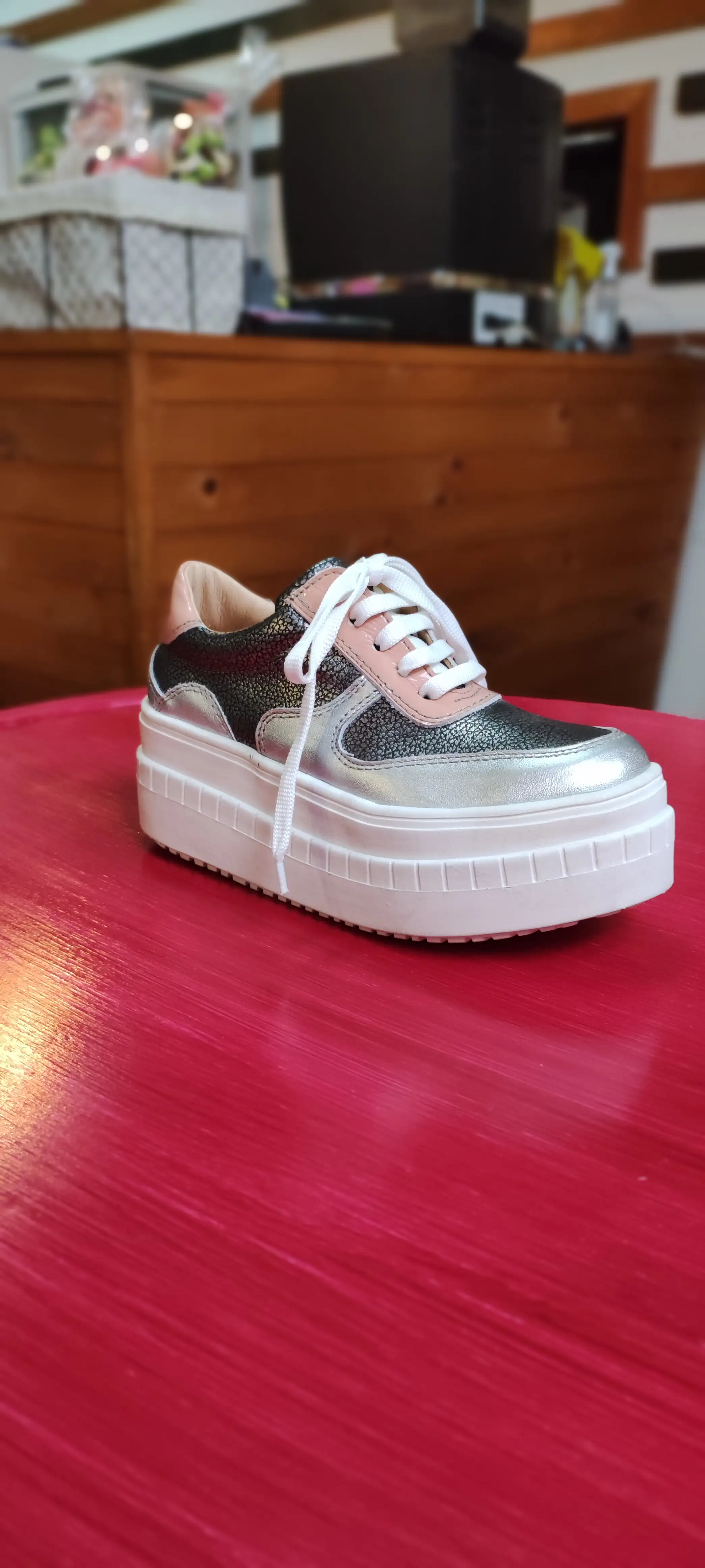 Zapatilla alta plateada con rosa palo