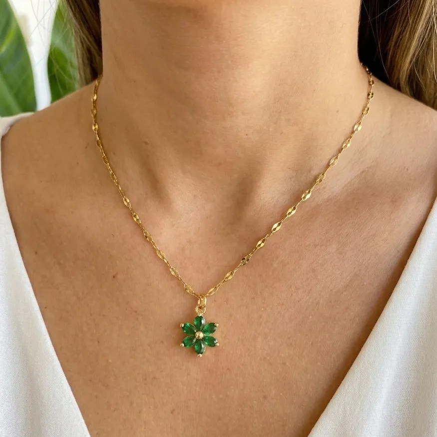 Cadena Y Dije En Acero Con Piedra Circon De Flor Verde Pequeña  4