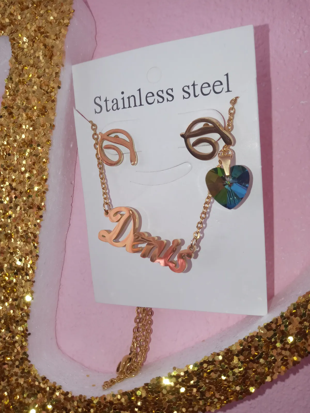 Nombre con aretes 3