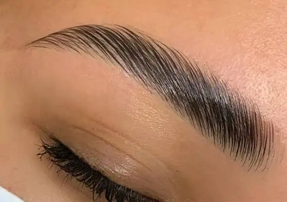 Planchado de cejas 