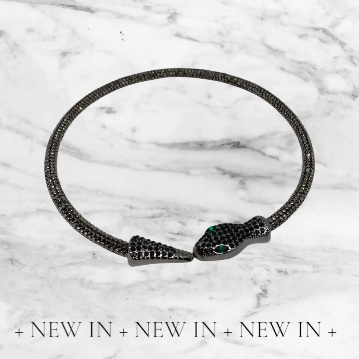 Collar gargantilla de serpiente negra