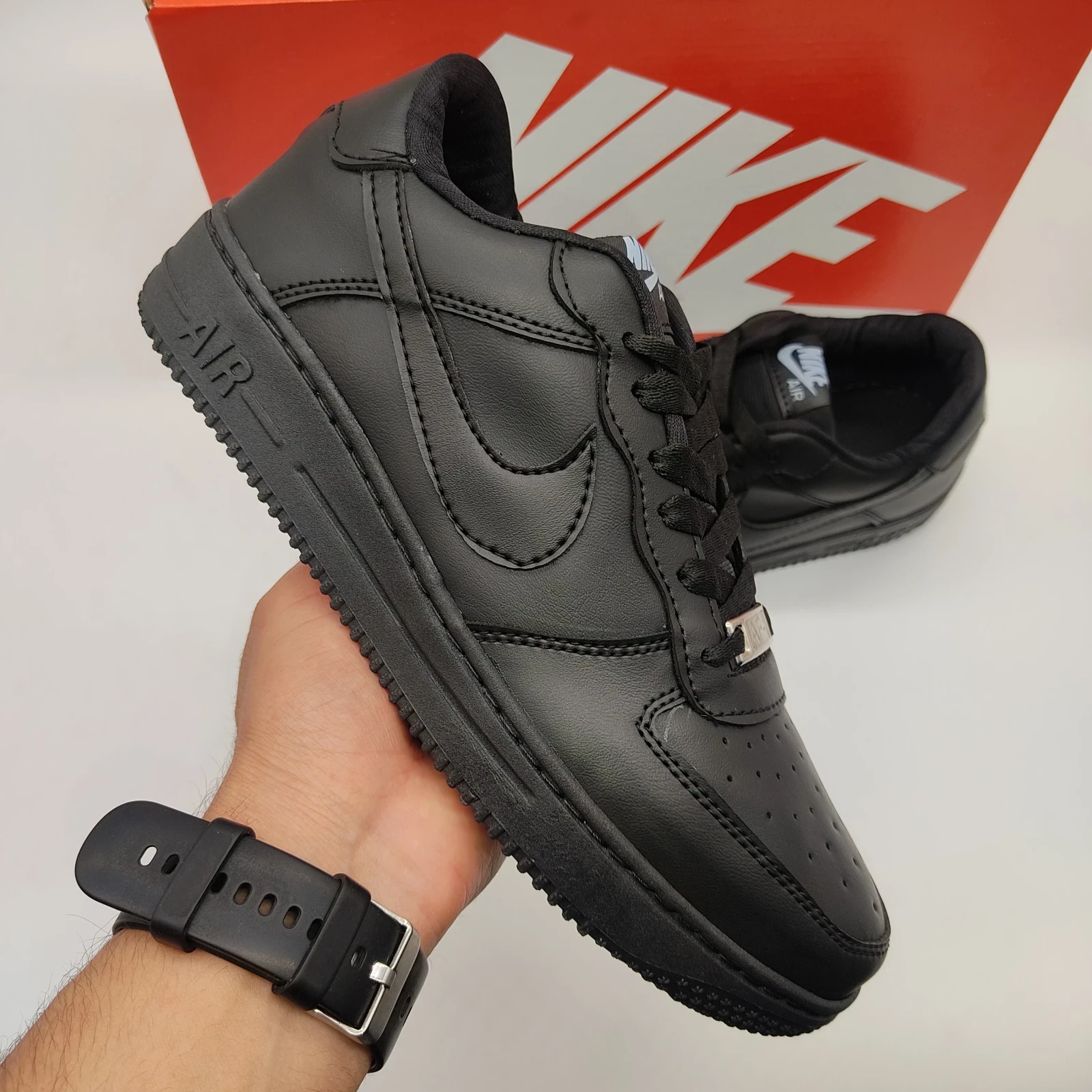 NIKE AIR FORCE ONE NEGRO (Colombiano)