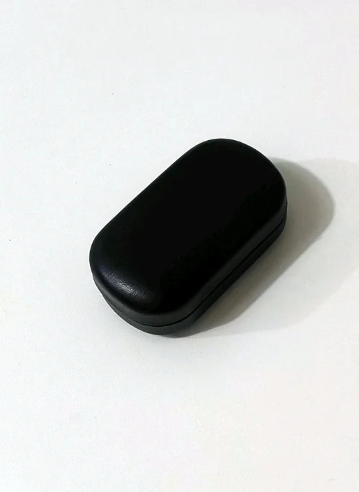 estuche para pupilentes flor/negro 2