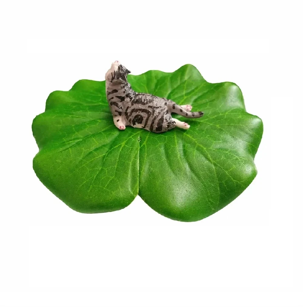 Adorno Flotante Gato Gris Sobre Hoja