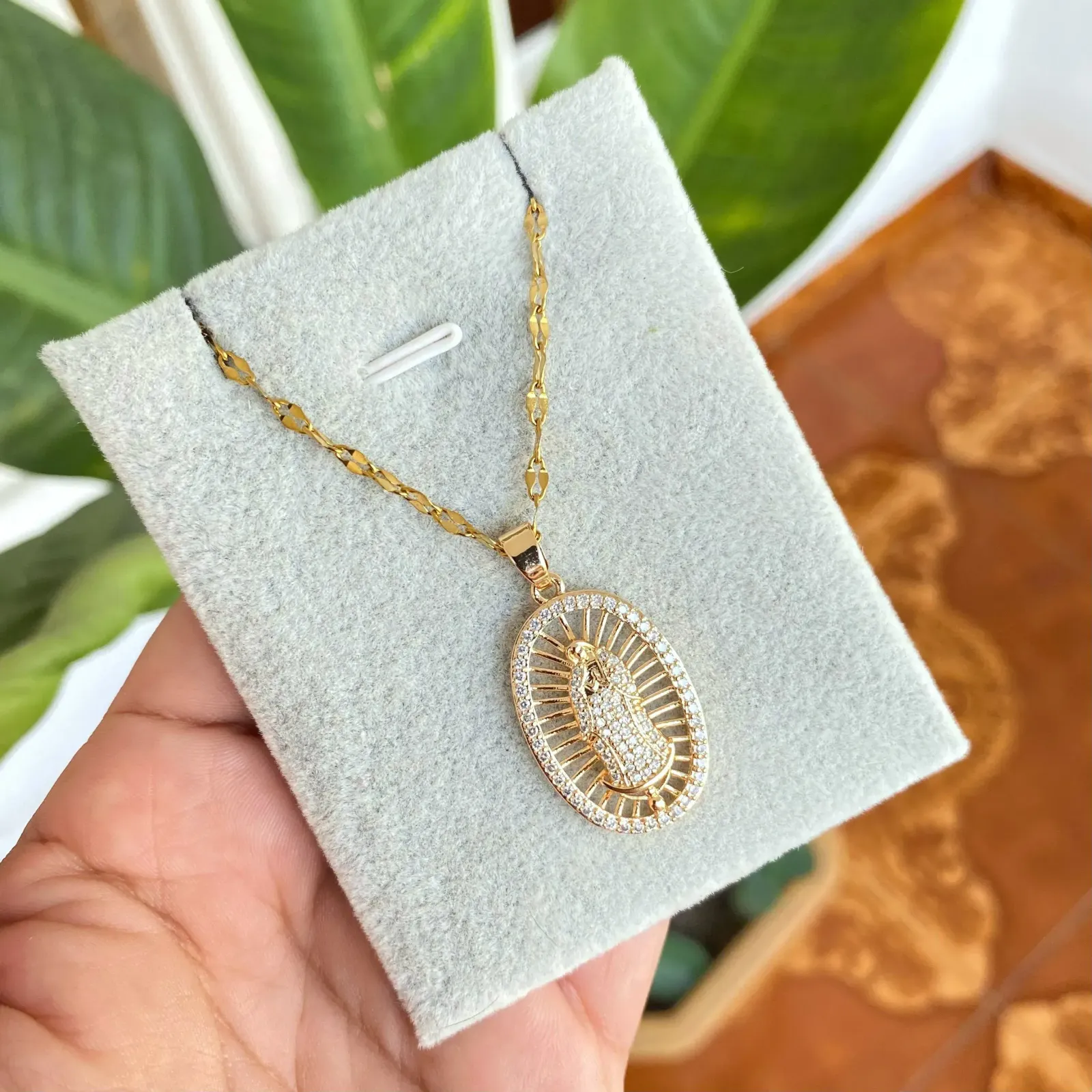 Cadena Y Dije En Acero Con Piedra Circon De Virgen De Guadalupe Blanca 2