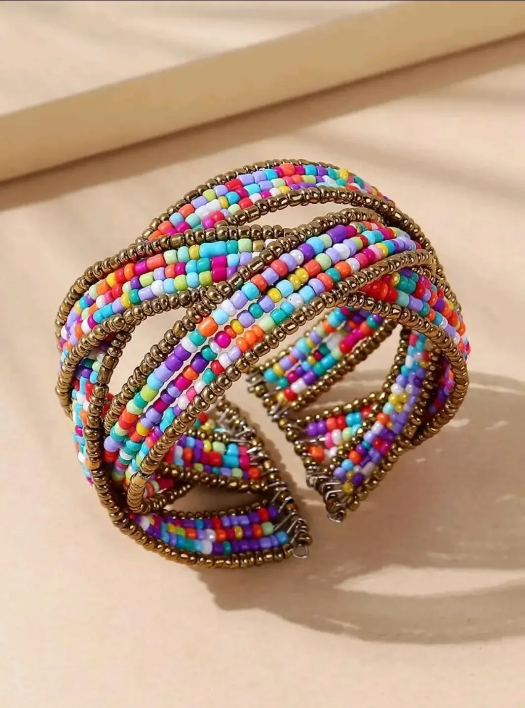 Pulsera con cuentas coloridas