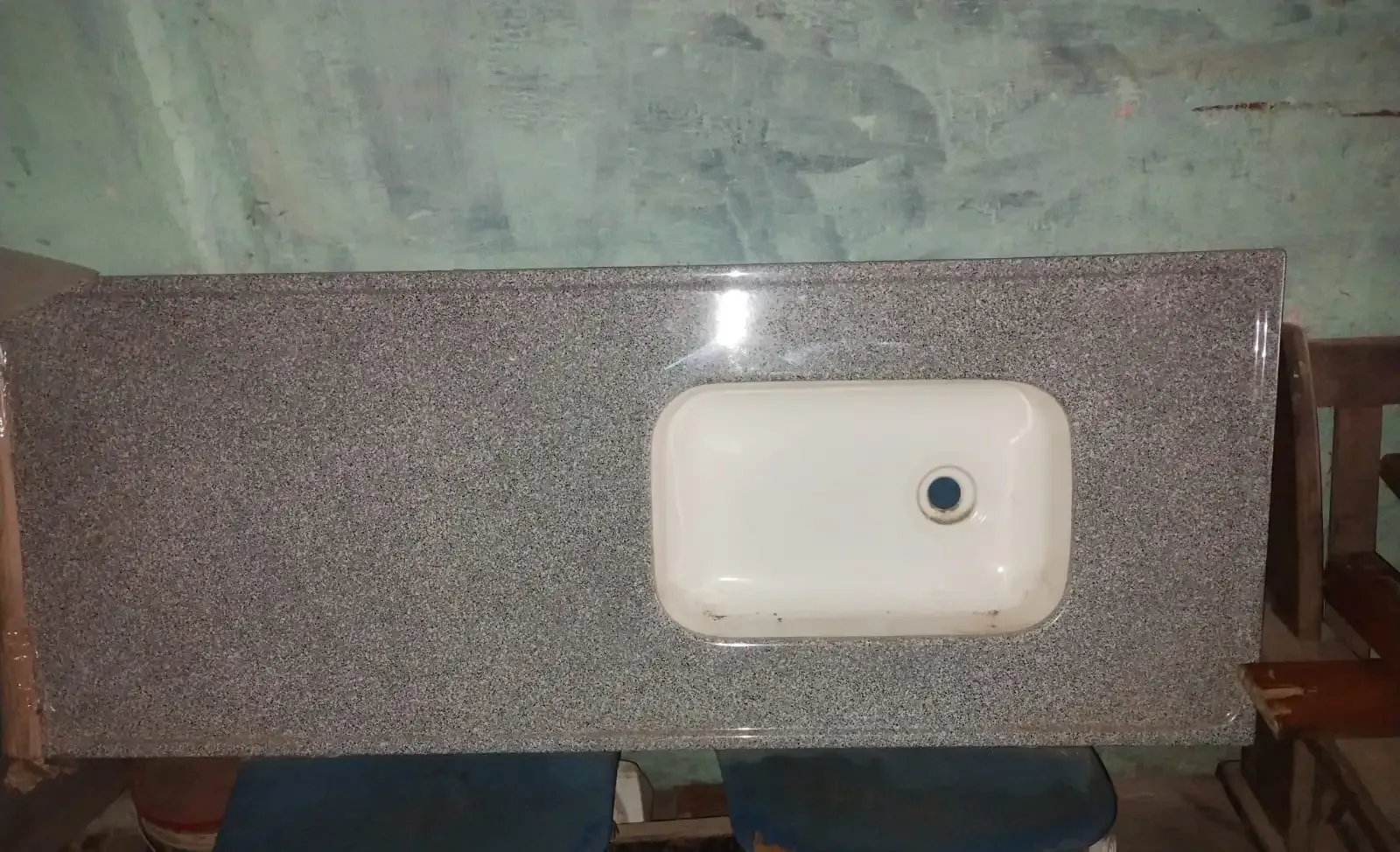 mesada  60x 1.20 simil granito sintetico