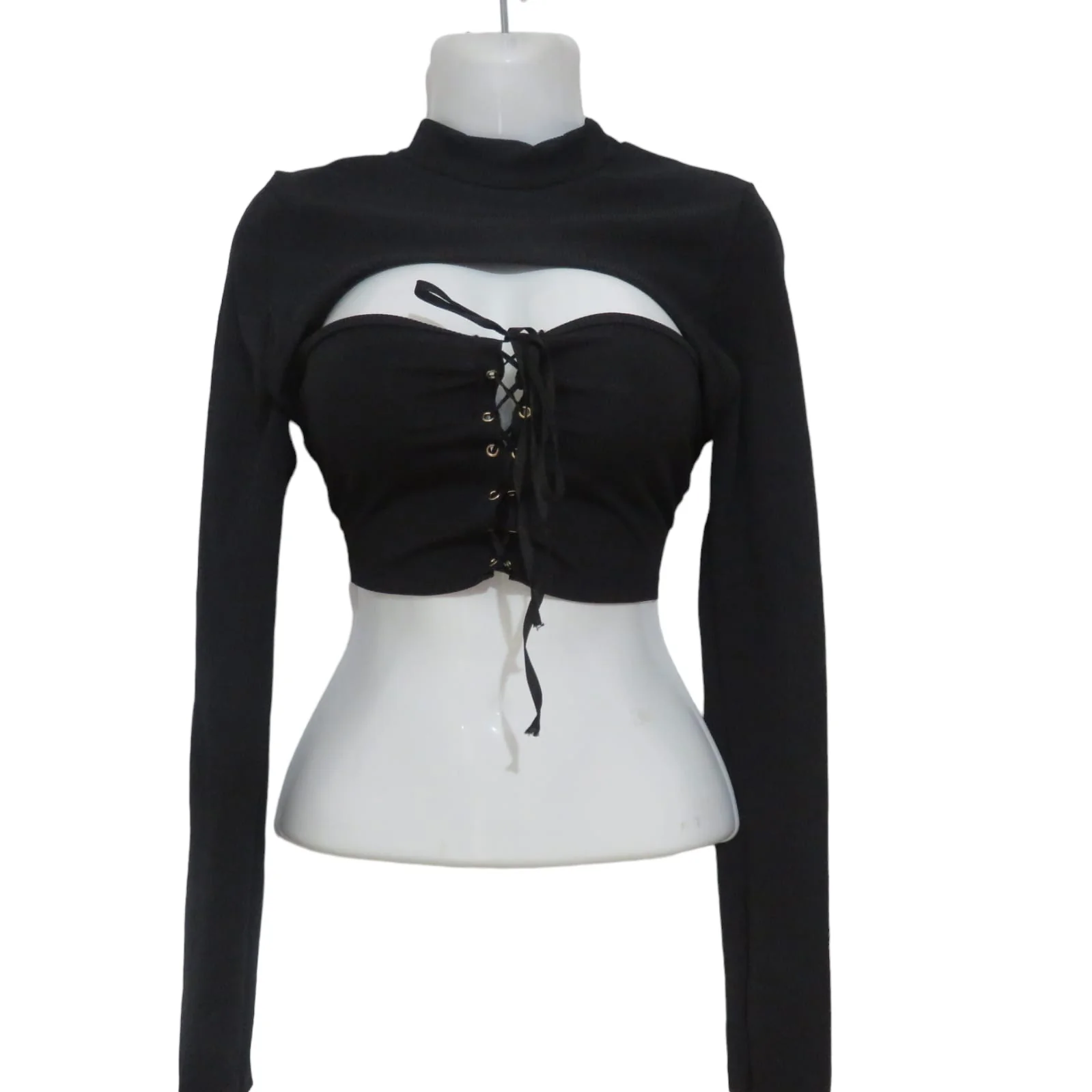 Crop Top negro manga larga con escote