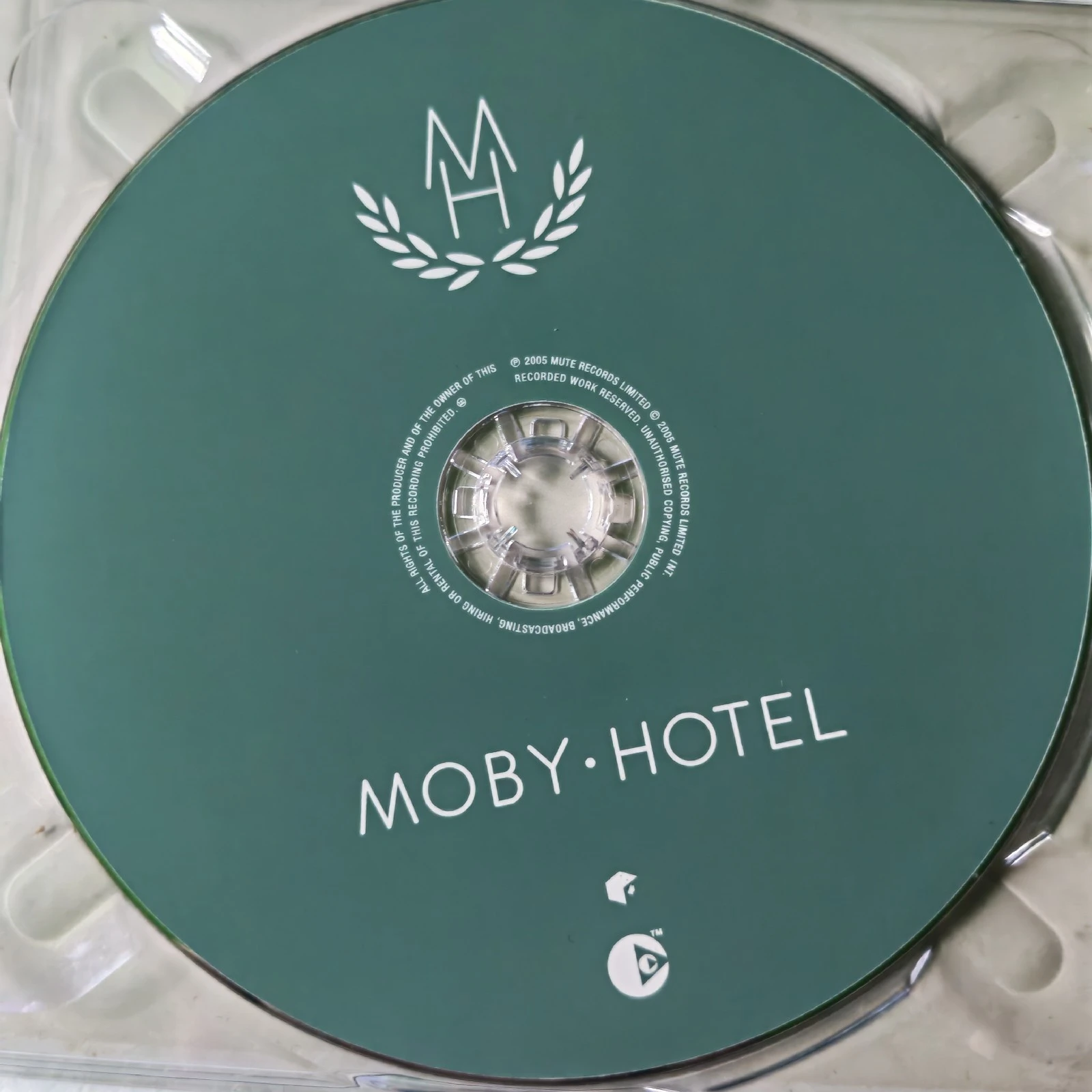 CD Moby Hotel Usado  3
