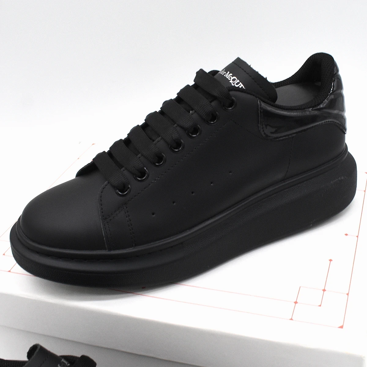 Alexander McQueen Oversized en negro 6