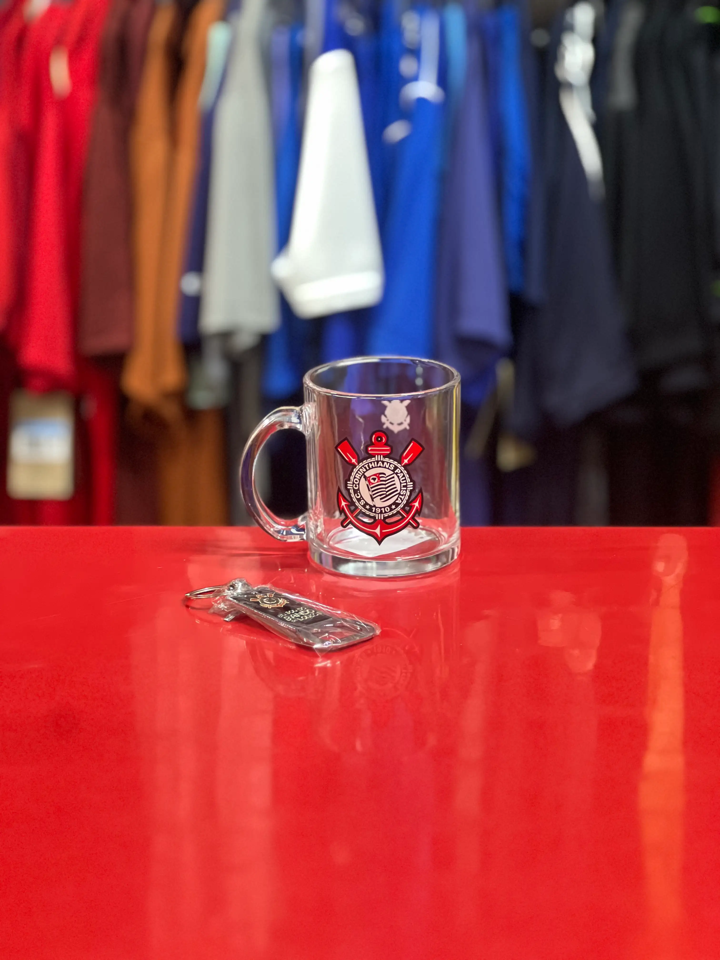 Caneca em vidro + chaveiro 