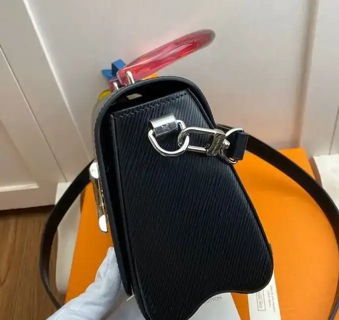 Louis Vuitton  3
