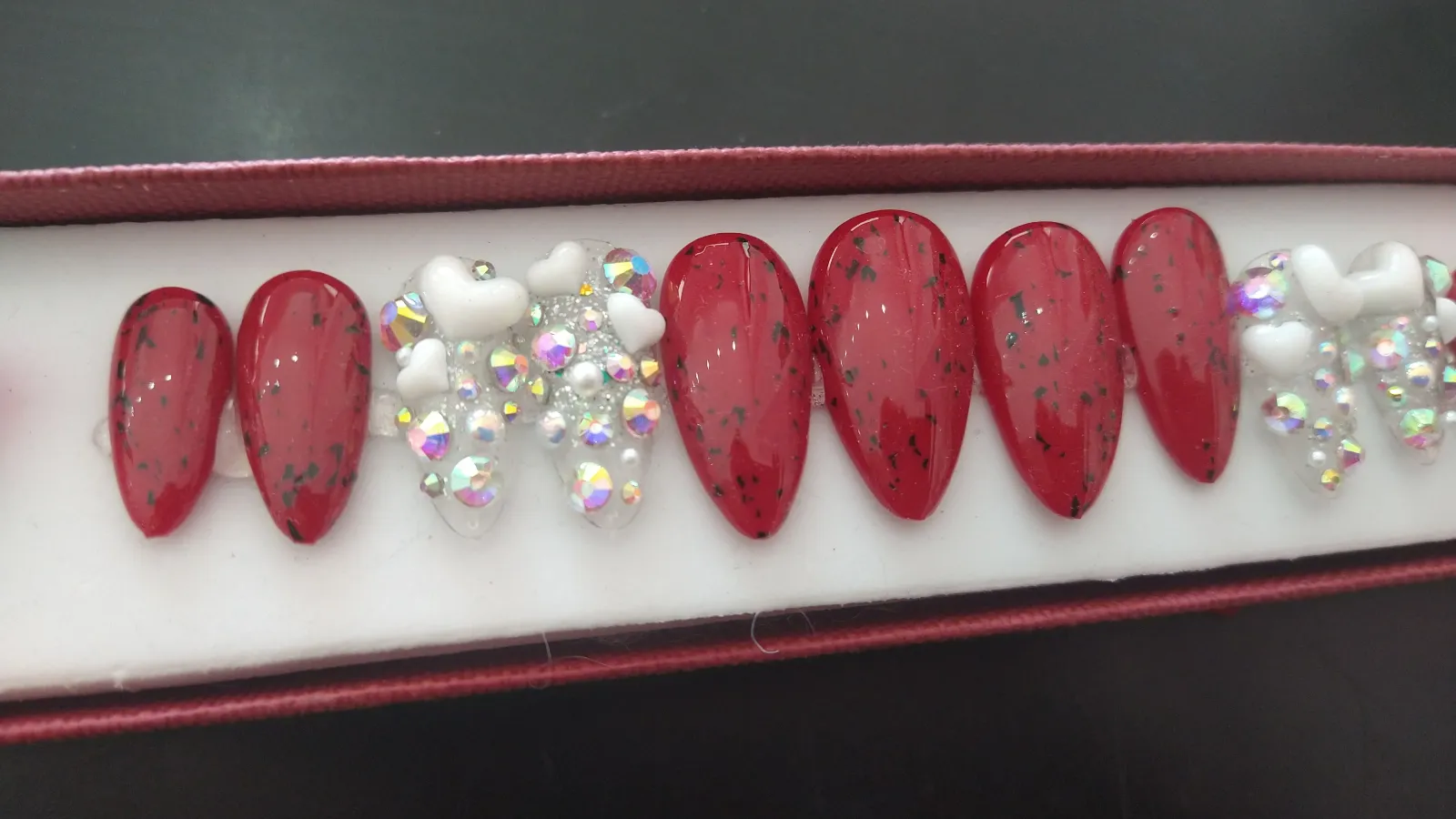 Uñas de corazon rojas 2