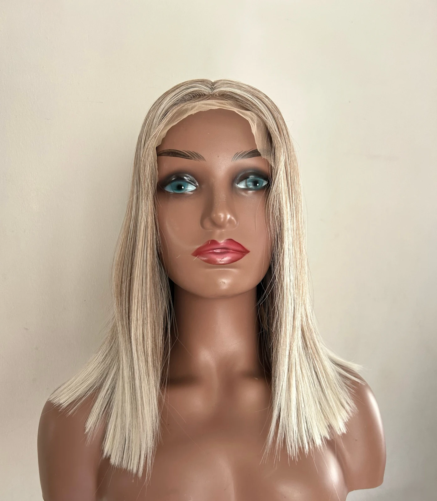 Peluca Bob rubias blancas degradadas,  corto rubio encaje frontal con reflejos 2