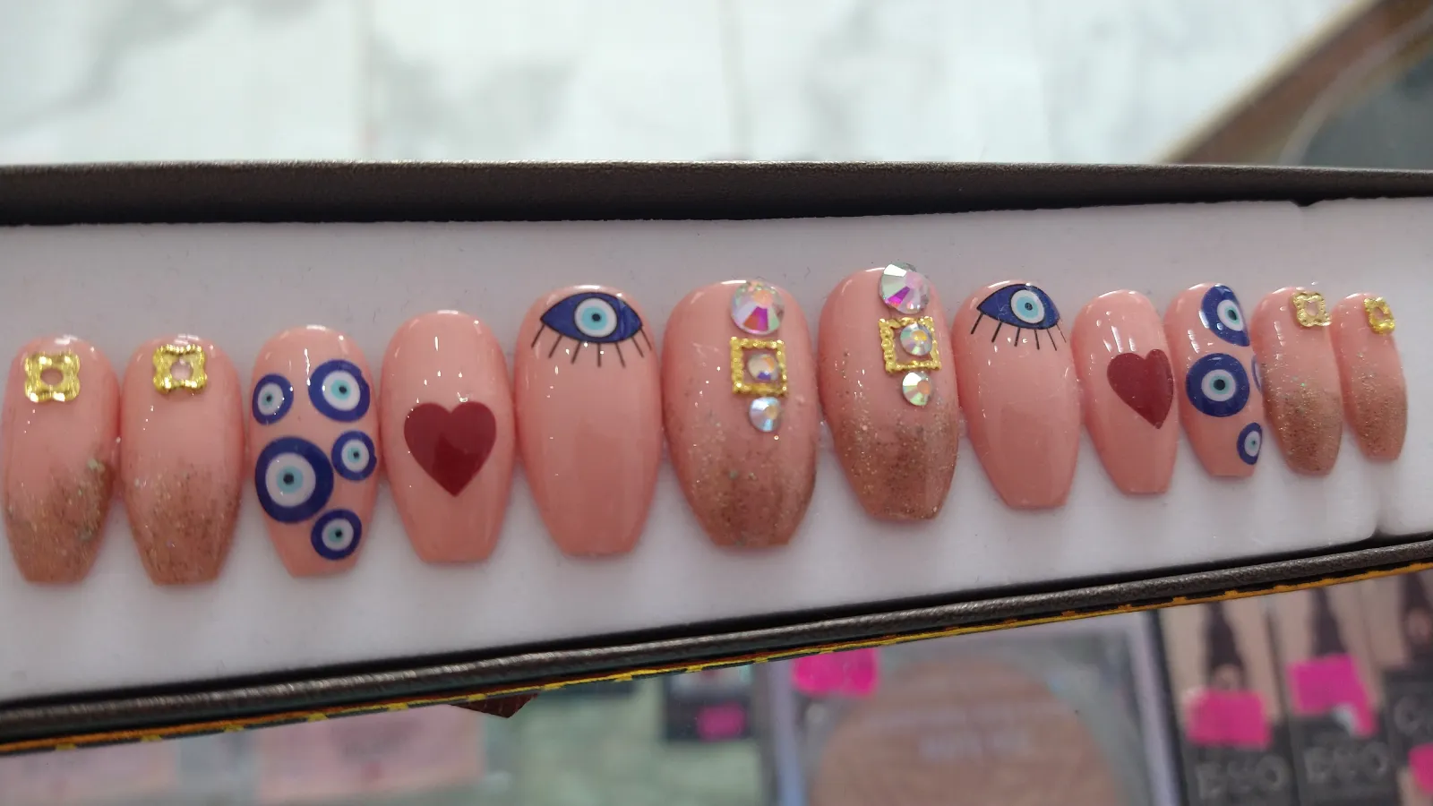 Uñas ojitos 2