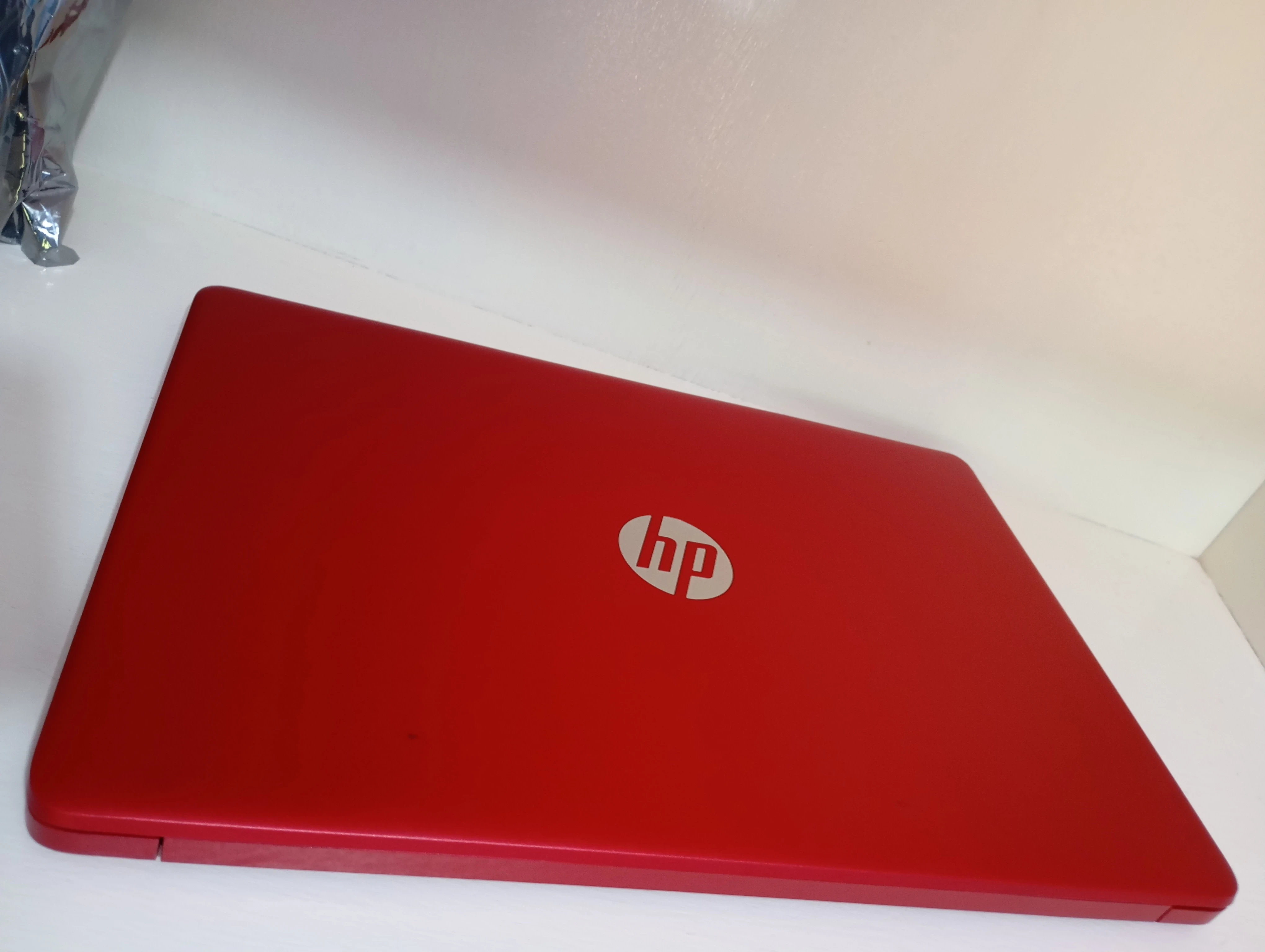 Noteb. HP Pentium Silver. Semi Nueva C/ Cargador . Sin Detalles  5