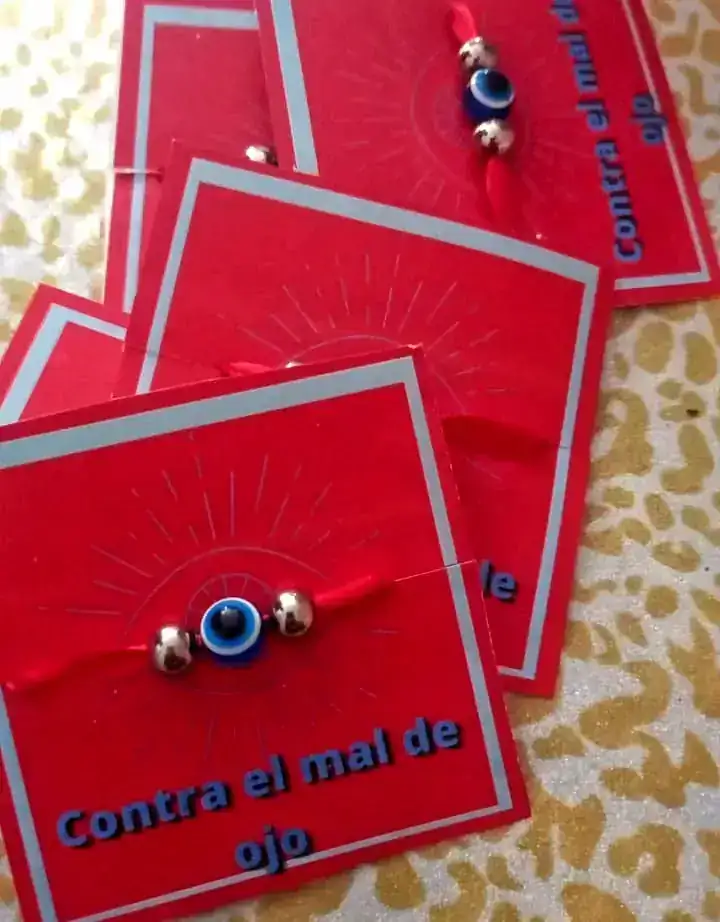 Pulsera cinta roja de protección 