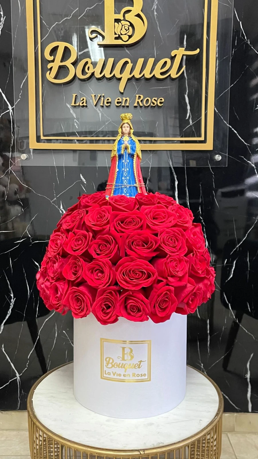Topiario solo de rosas (NO INCLUYE LA VIRGEN)
