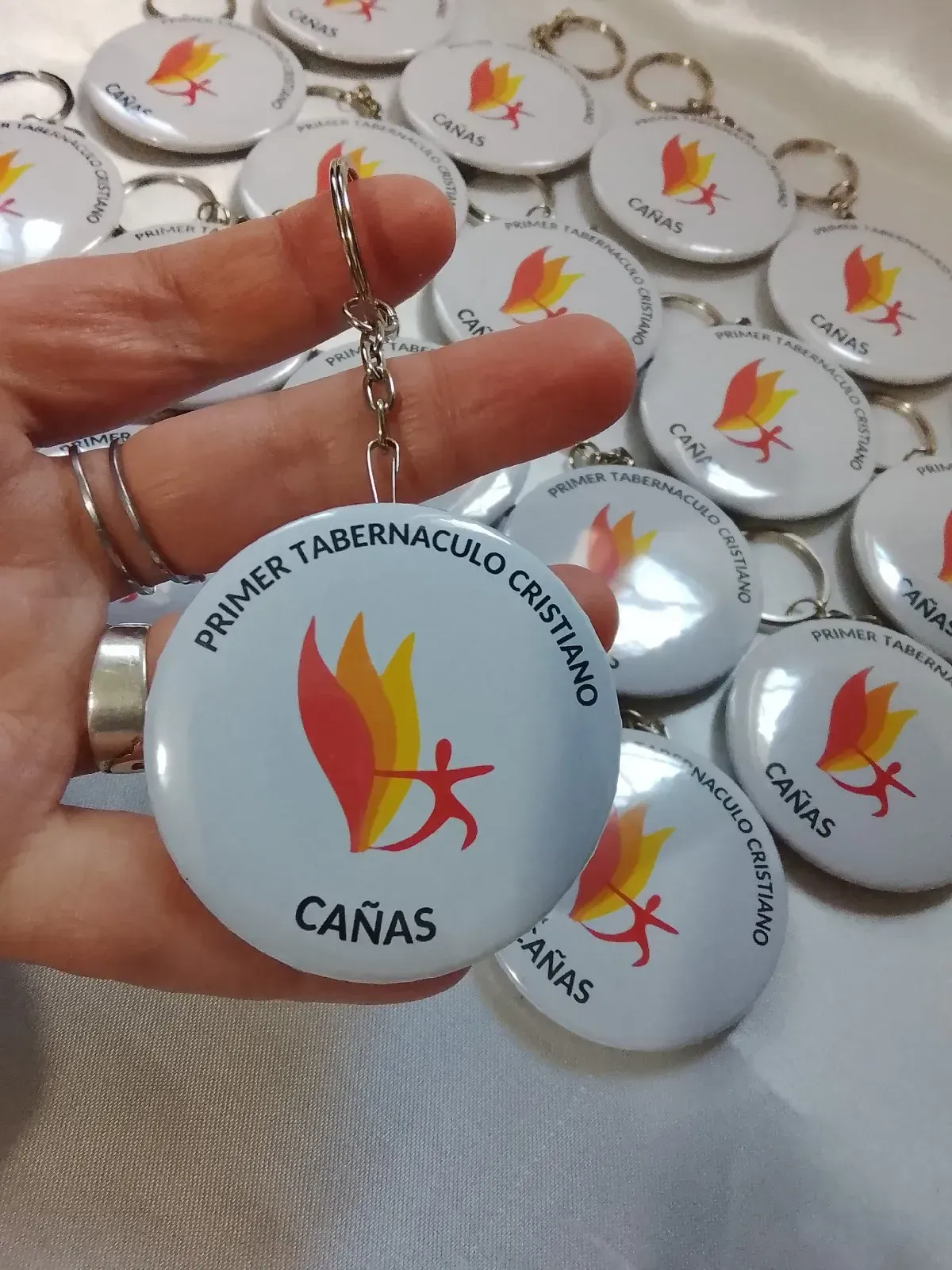 Pin llavero con destapador pack por 10 unidades  2