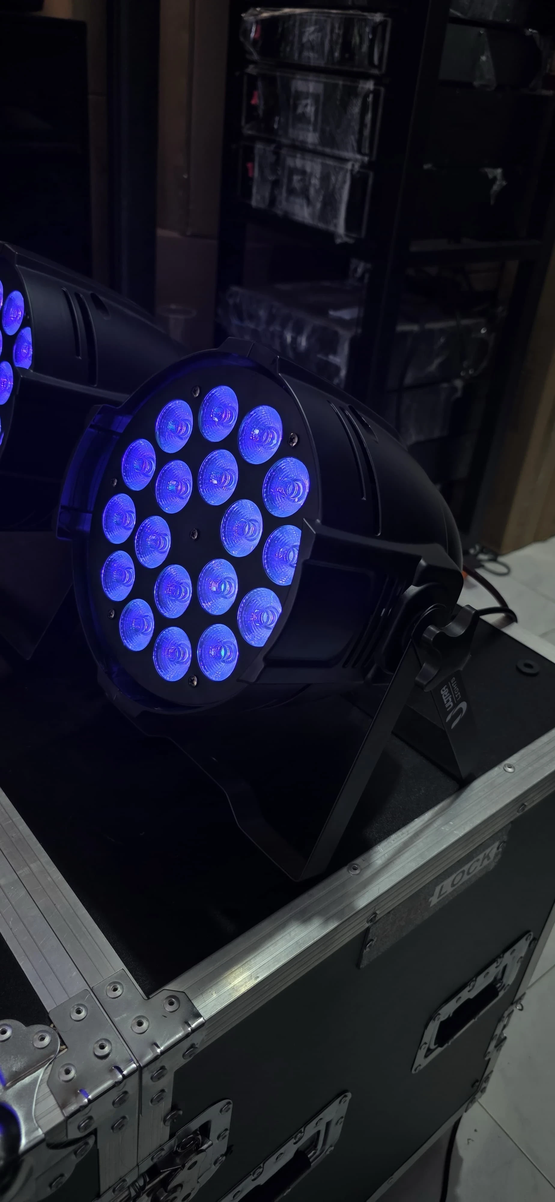 PAR LED "ULTRA LIGHT" 18X18W 6 EN 1 RGBWA+UV 😎💪🏻 ESTRUCTURA DE METAL  3