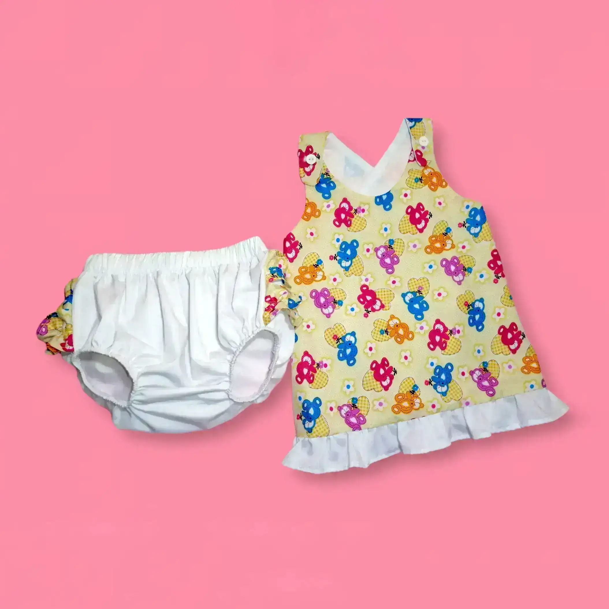 Conjunto de bata y calzón para niña