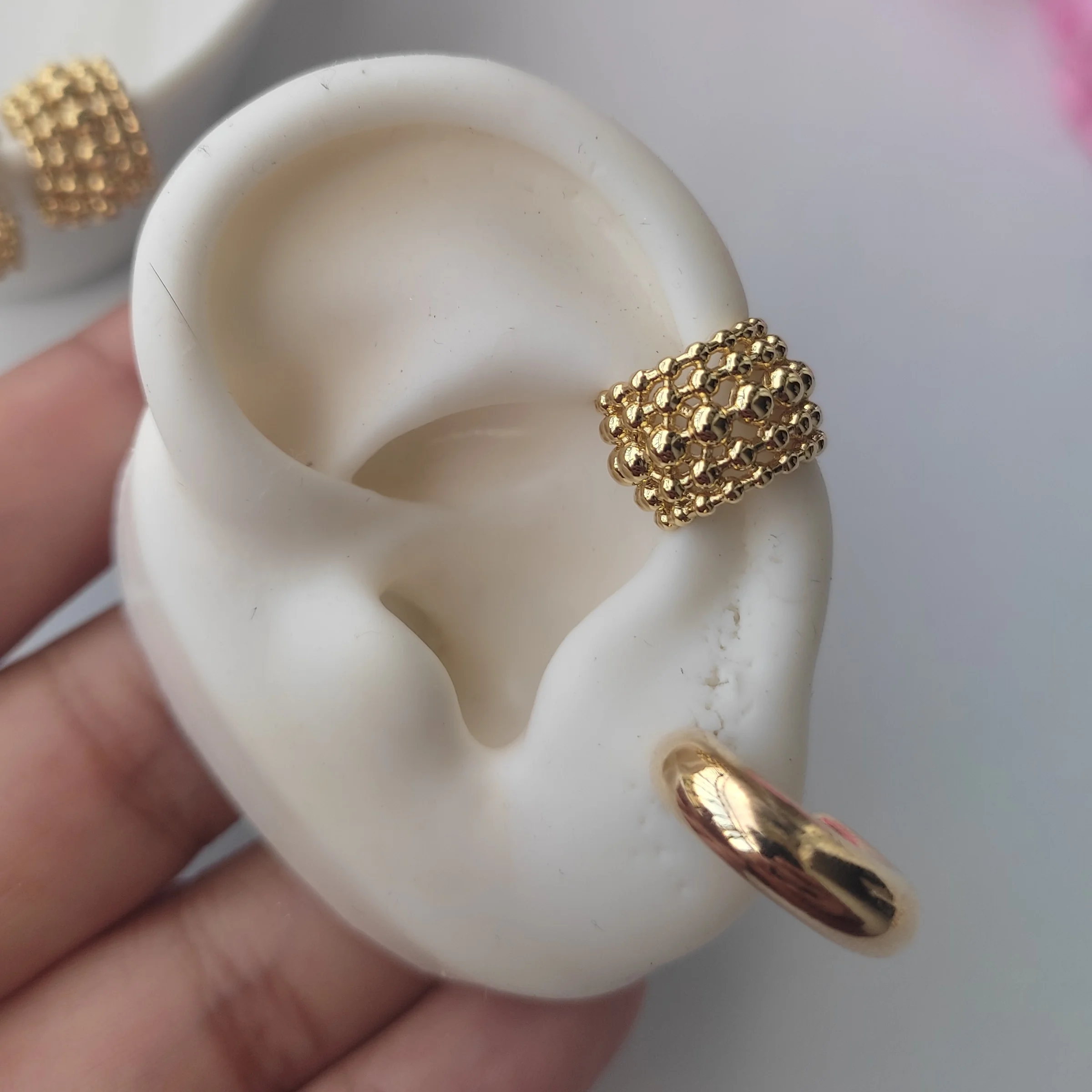 EARCUFF META