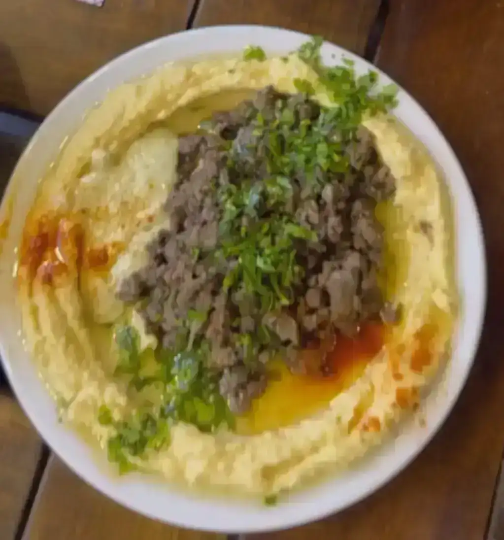 Humus con carne 