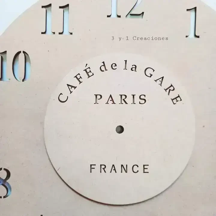 RELOJ CON CENTRO CALADO 2