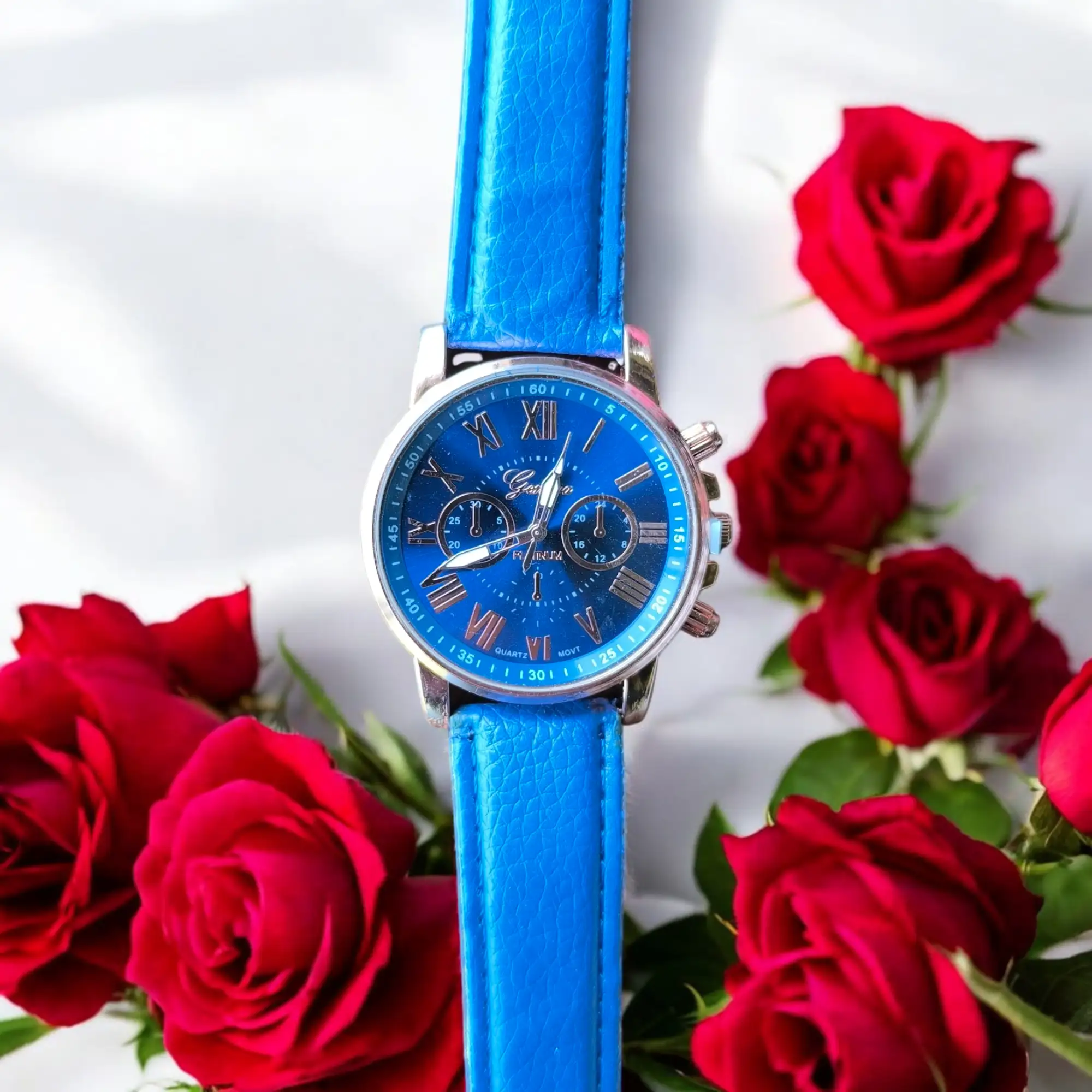 Reloj redondo azul