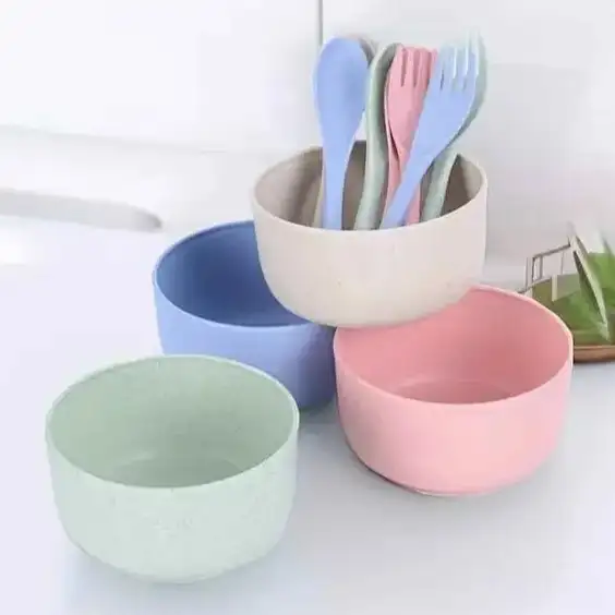 SET DE PLATOS CON CUBIERTOS  2